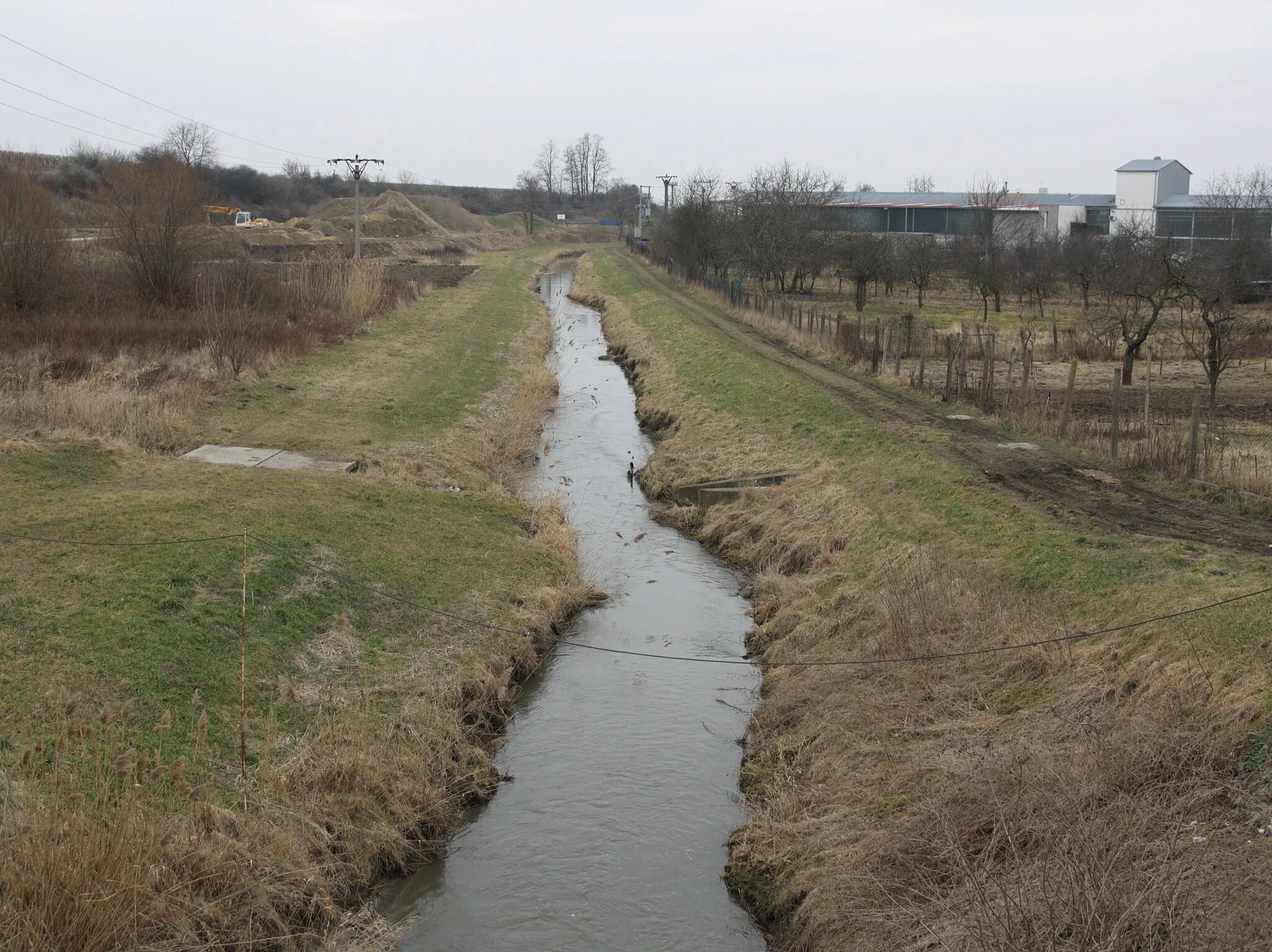 Photo showing: Velké Pavlovice - Trkmanka z mostu, ulice Pod Břehy.