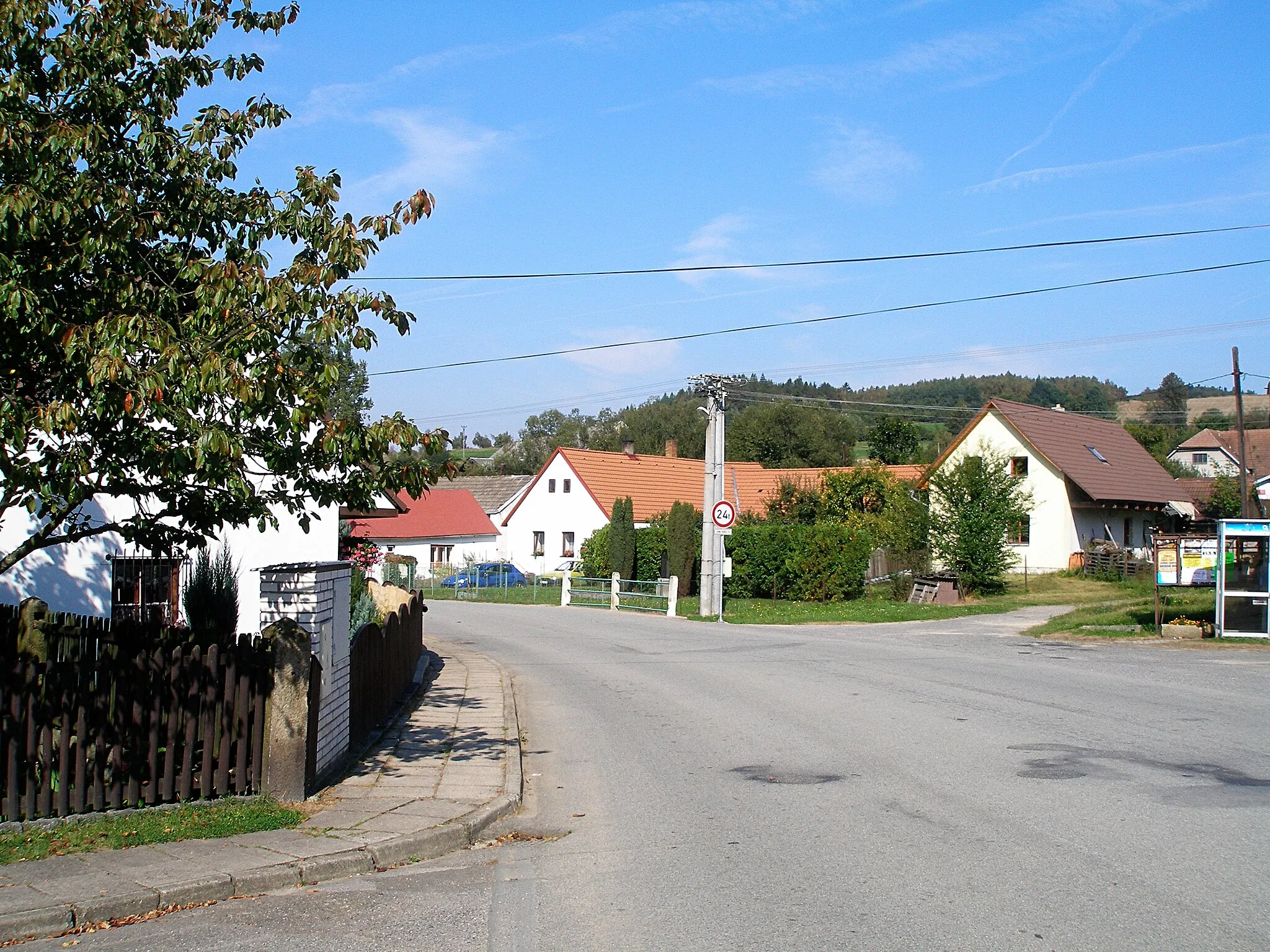 Photo showing: Brandlín (part of Volfířov, Jindřichův Hradec District) - the centre of the village