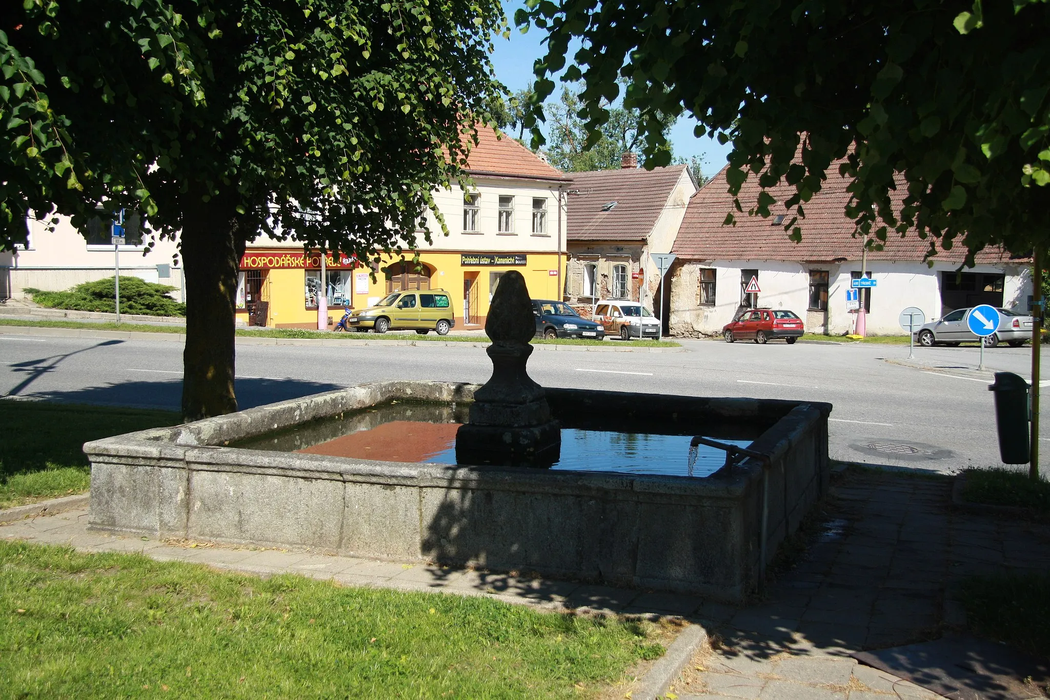 Photo showing: Fountain in Želetava, Třebíč District.