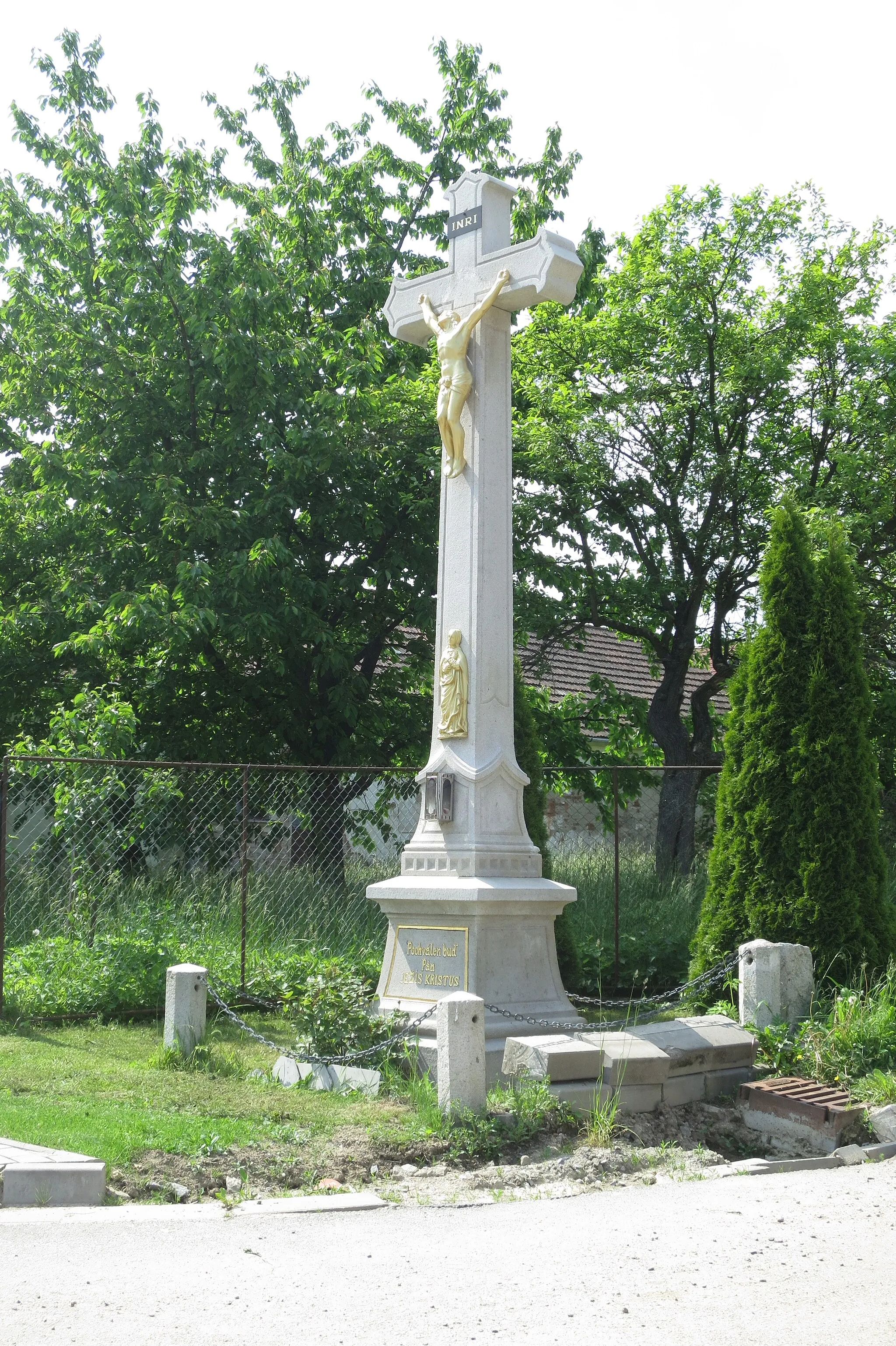 Photo showing: Wayside cross in Bítovánky, Třebíč District.