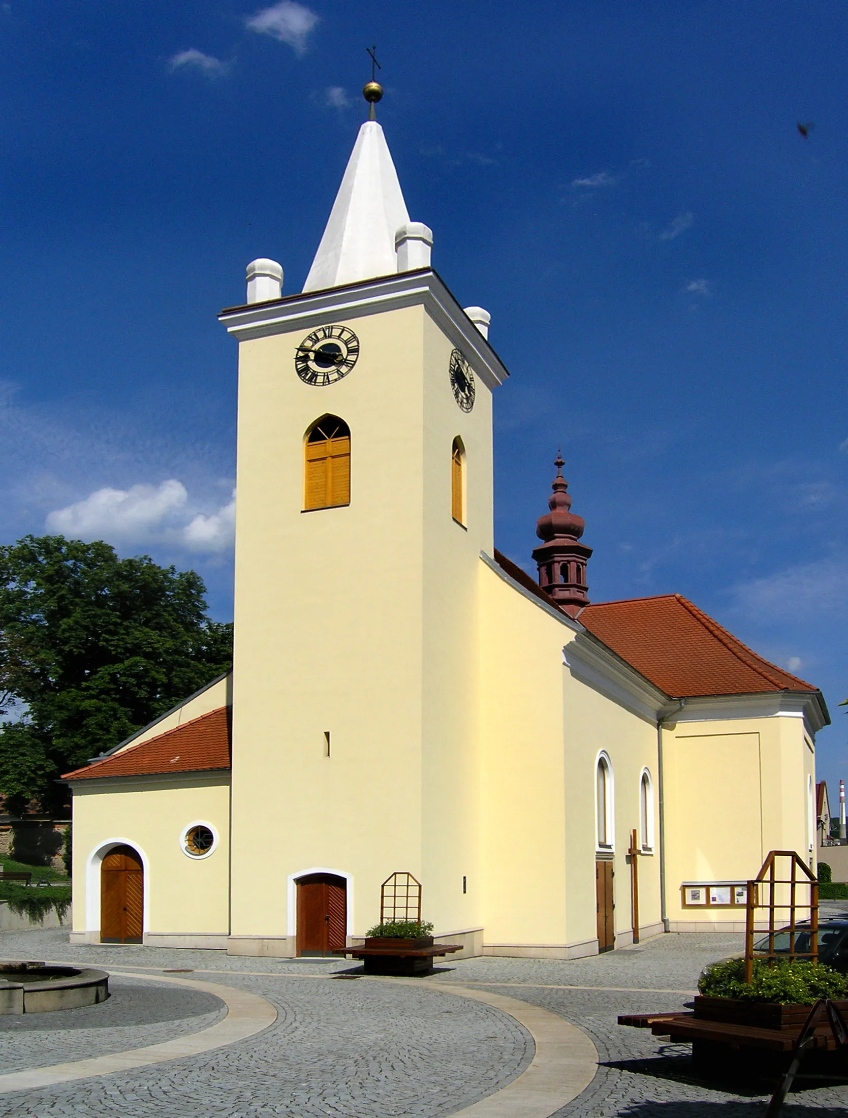 Photo showing: Church of St Lawrence in 3. května square in Řečkovice quarter, Brno, Czech Republic