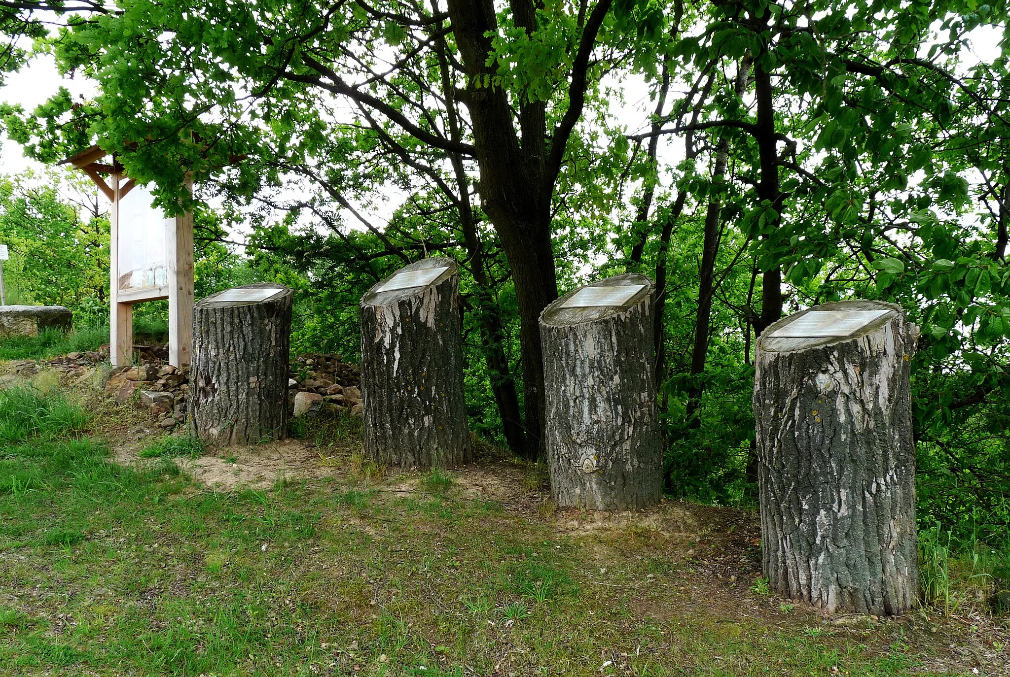 Photo showing: Information boards in the natural zone Lom Svatá Anna in the town of Tábor, South Bohemian Region, Czech Republic.