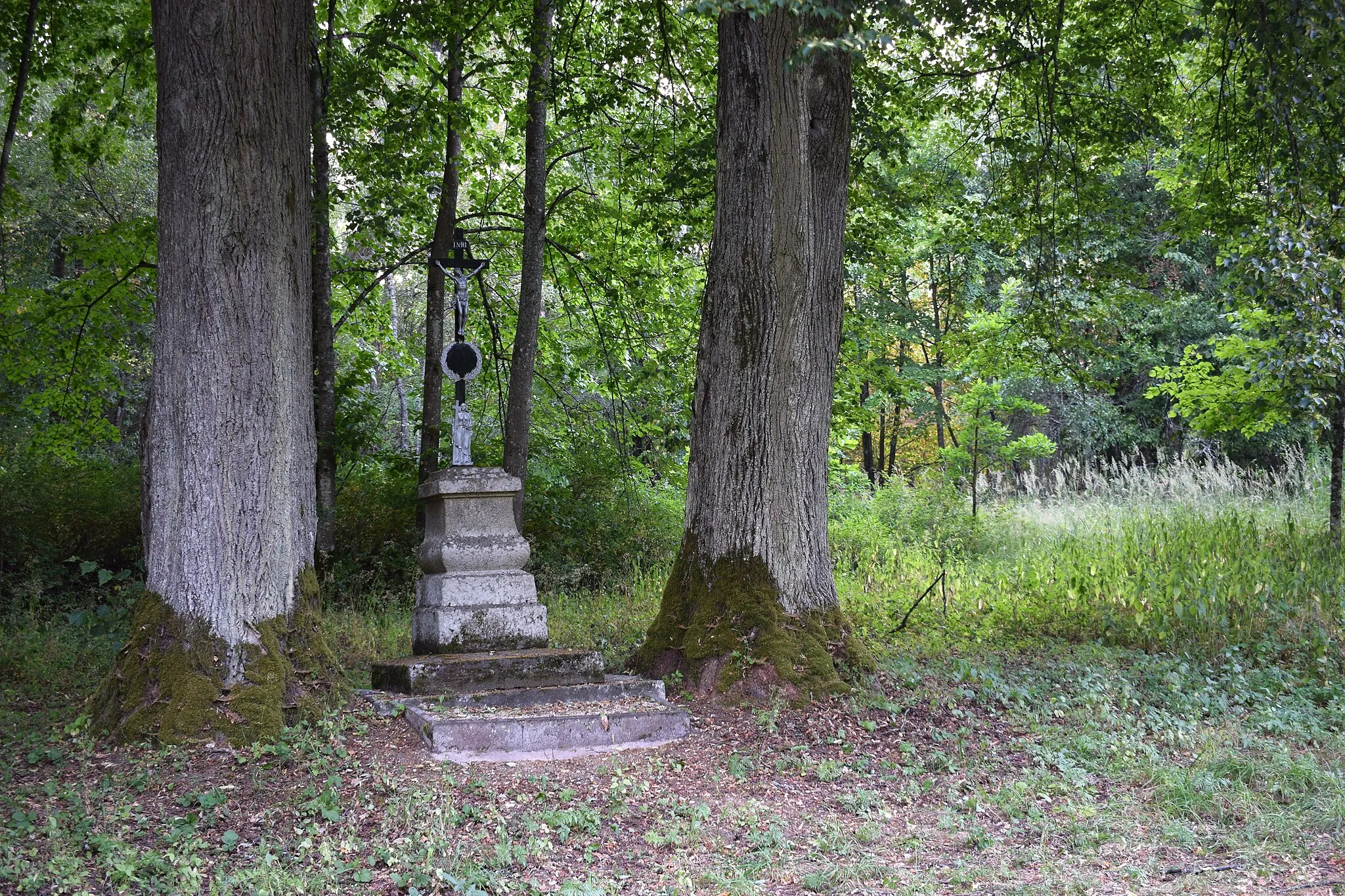 Photo showing: Crucifix in the extinct village of Kunšach