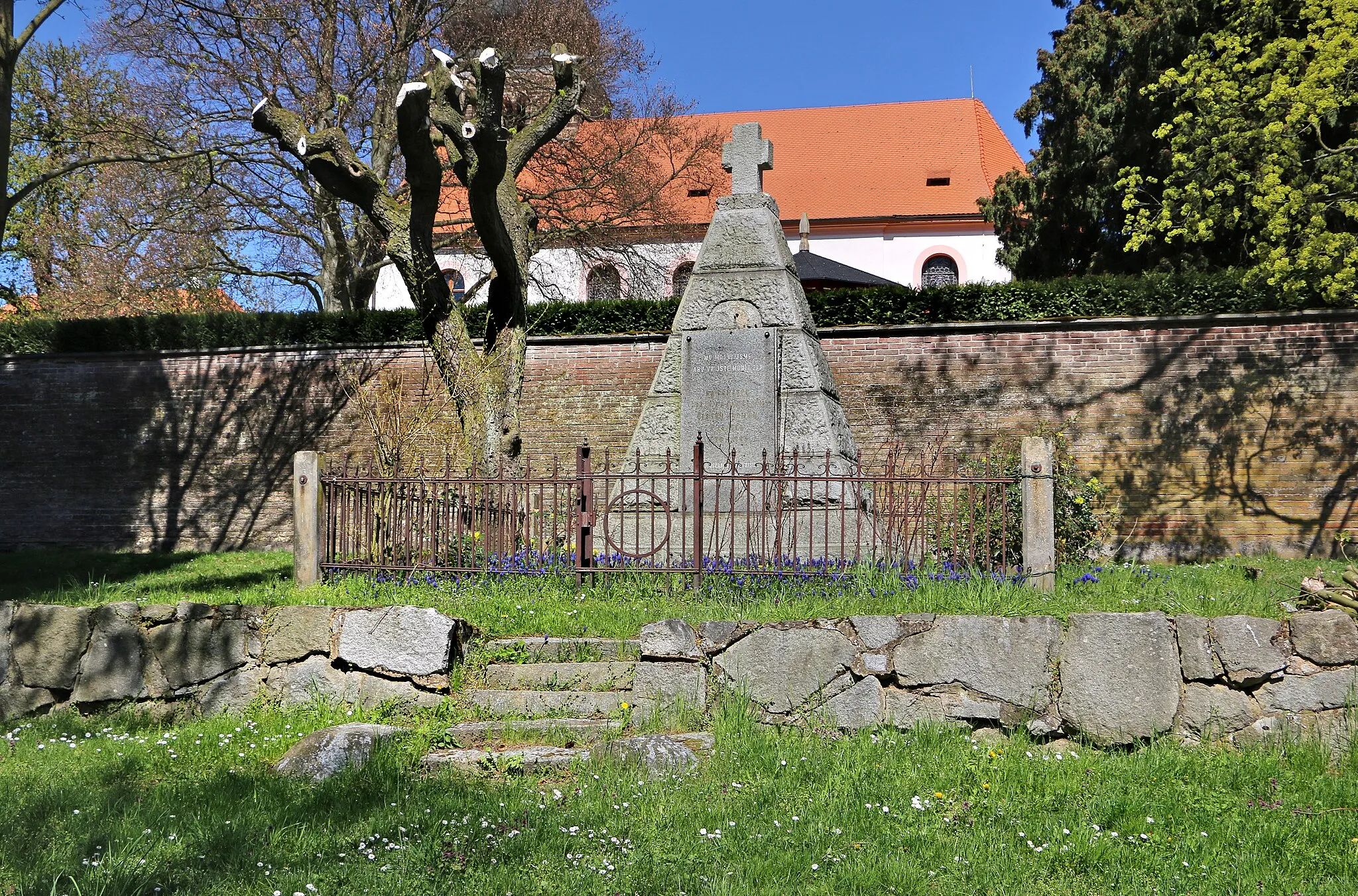 Photo showing: World War I memorial in Svojšín, Czech Republic.