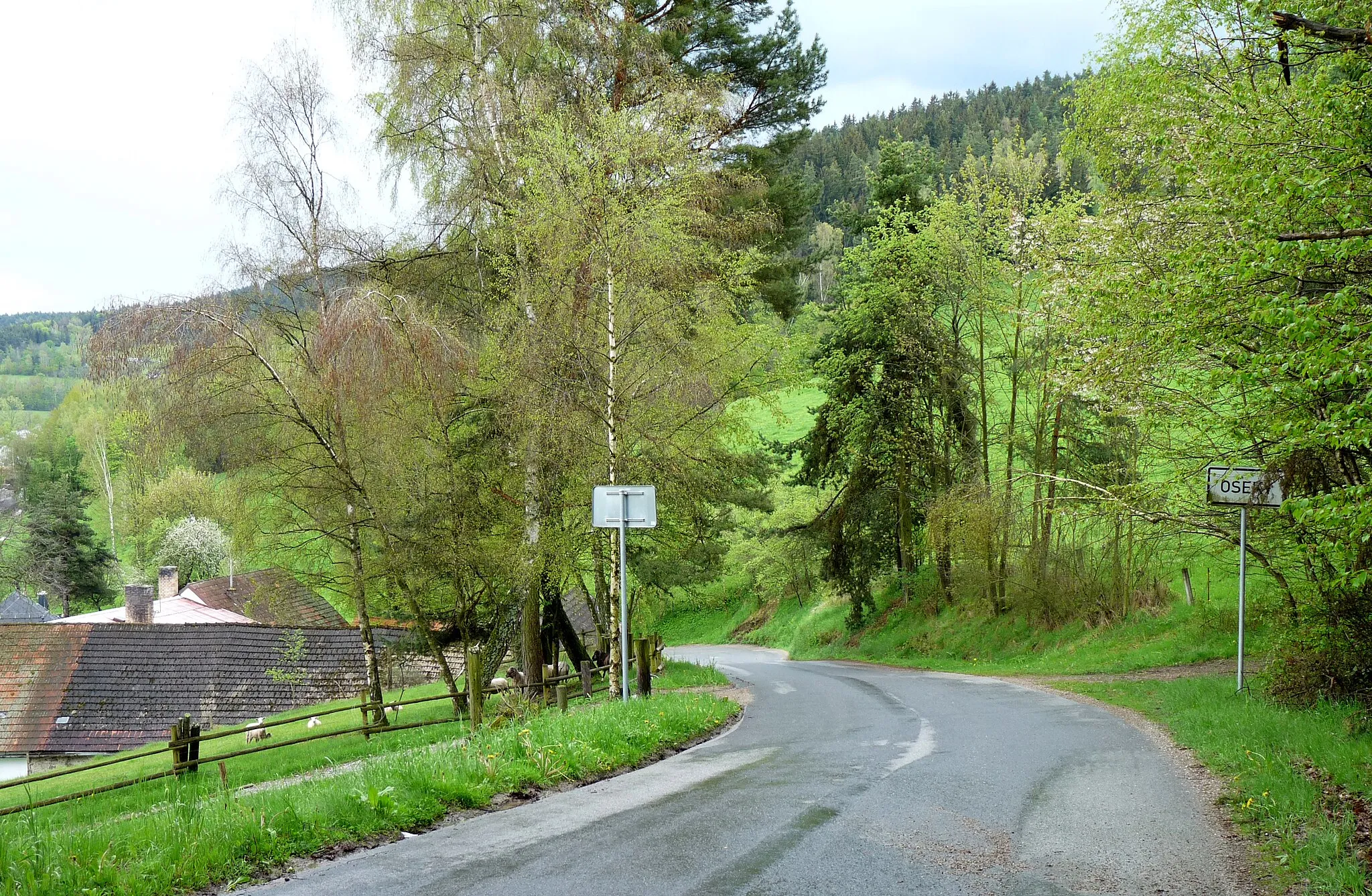 Photo showing: Municipal border sign of in the village of Oseky, Prachatice District, South Bohemian Region, Czech Republic.