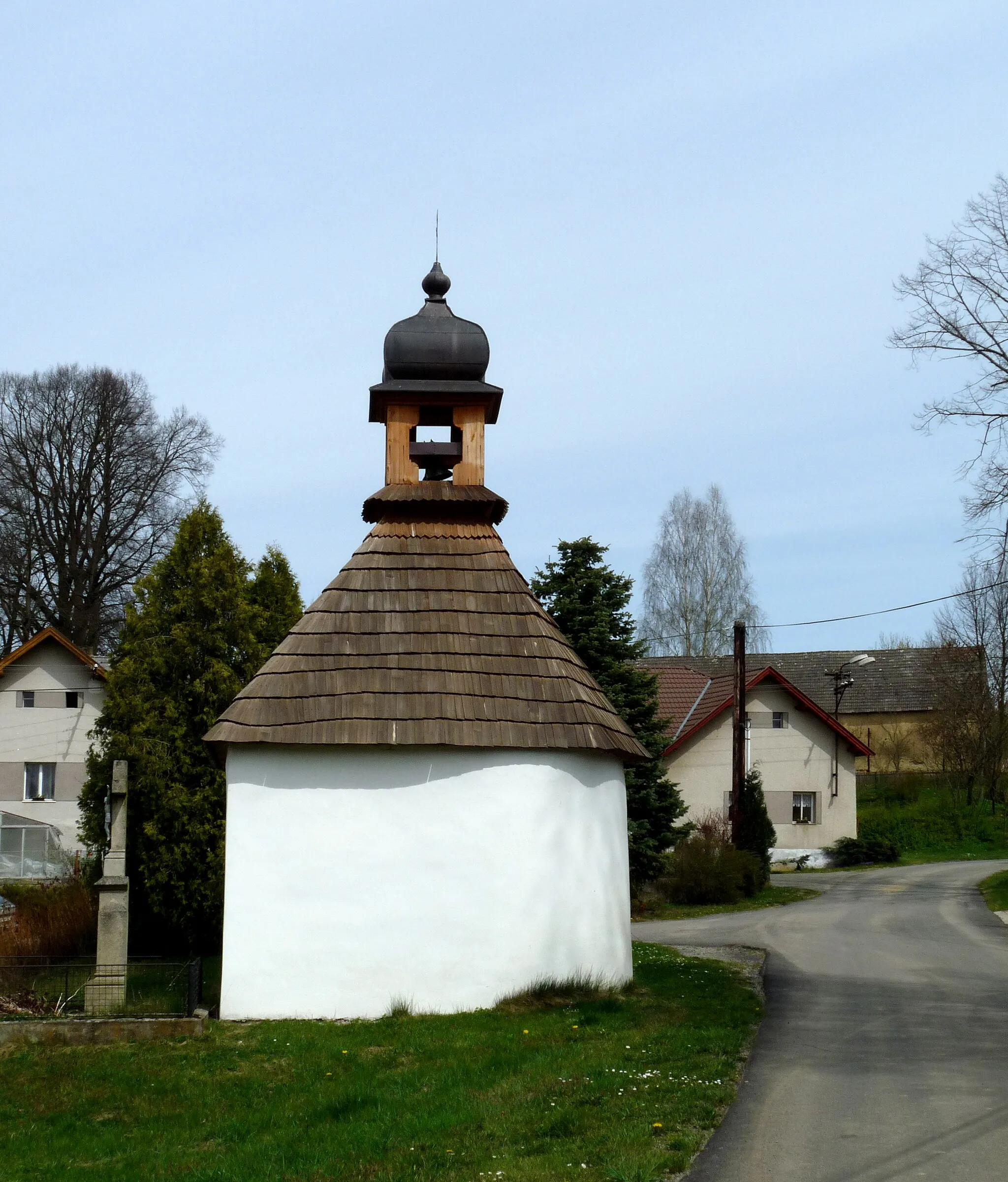 Photo showing: Chapel in the village of Čakovice (Pelhřimov), part of the town of Pelhřimov, Pelhřimov District, Vysočina Region, Czech Republic.