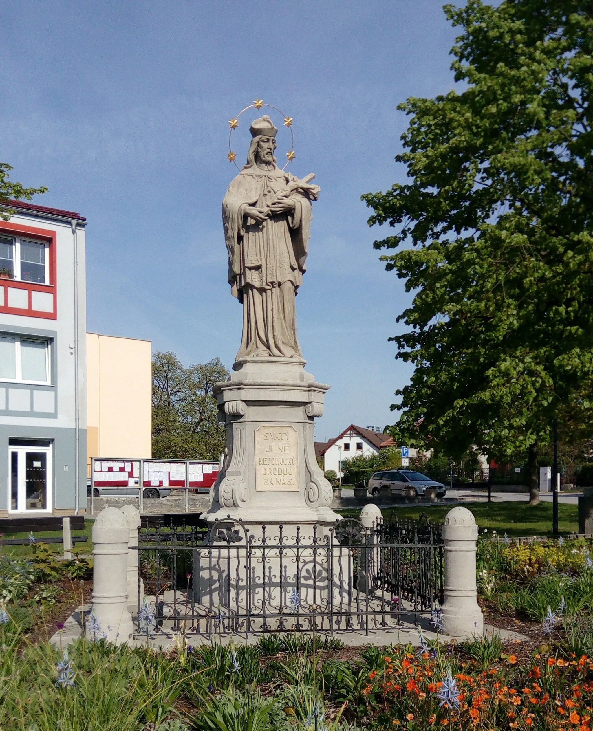 Photo showing: Statue of John Nepomuk in the municipality of Ševětín, České Budějovice District, Czech Republic