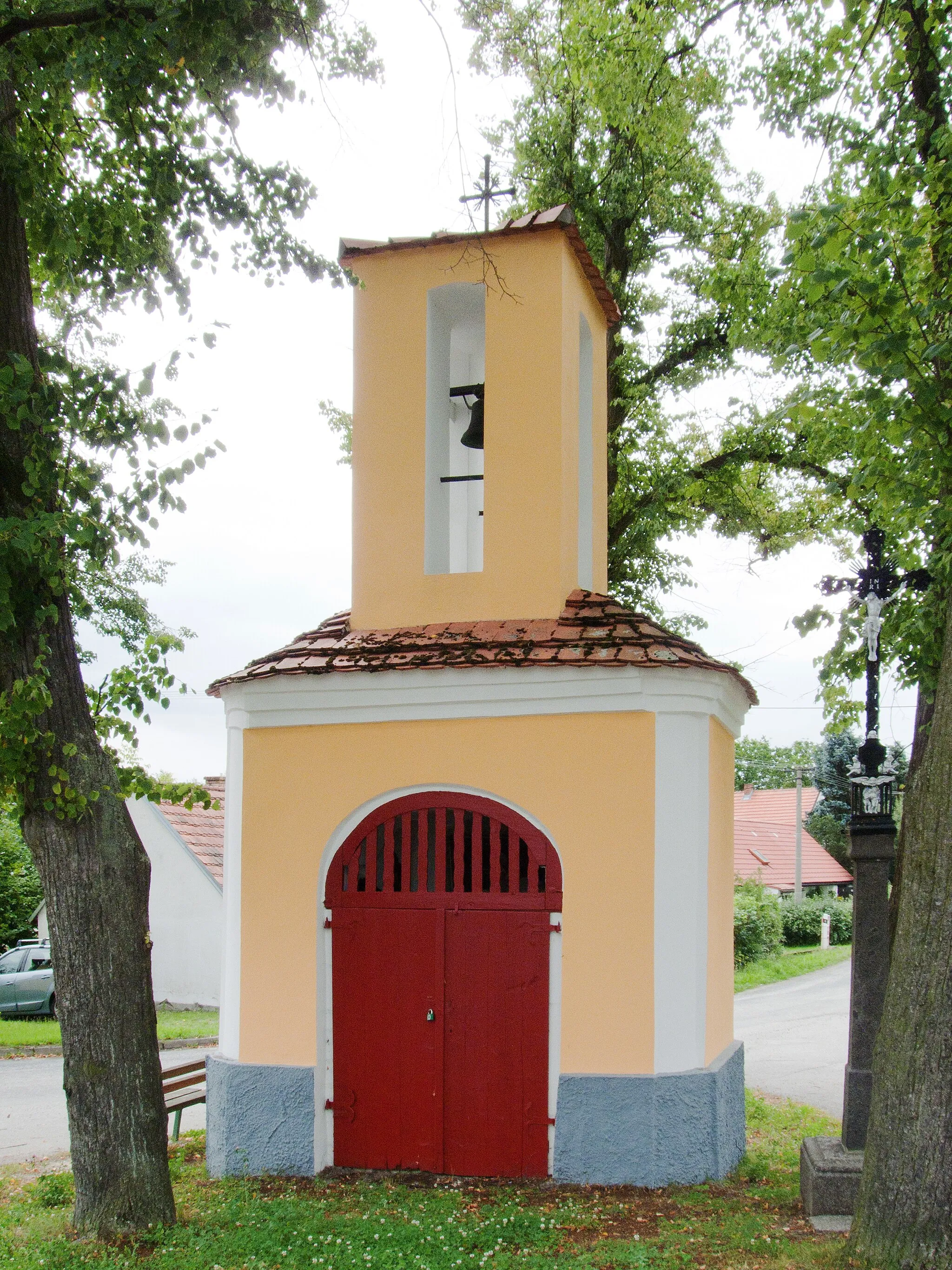 Photo showing: Chapel in the village of Slavětice, České Budějovice District, Czech Republic