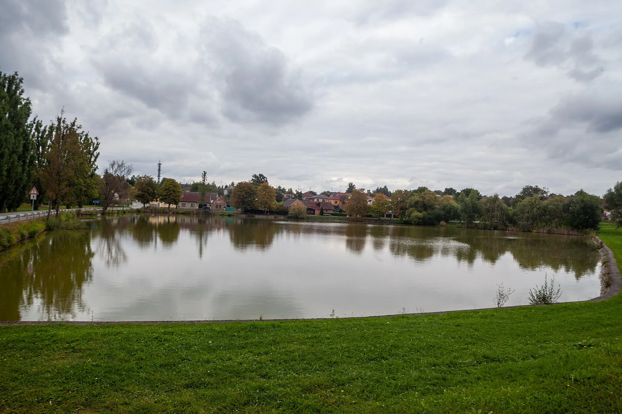 Photo showing: "Panský" pond in Temelín, České Budějovice District, South Bohemian Region, Czechia (2021)