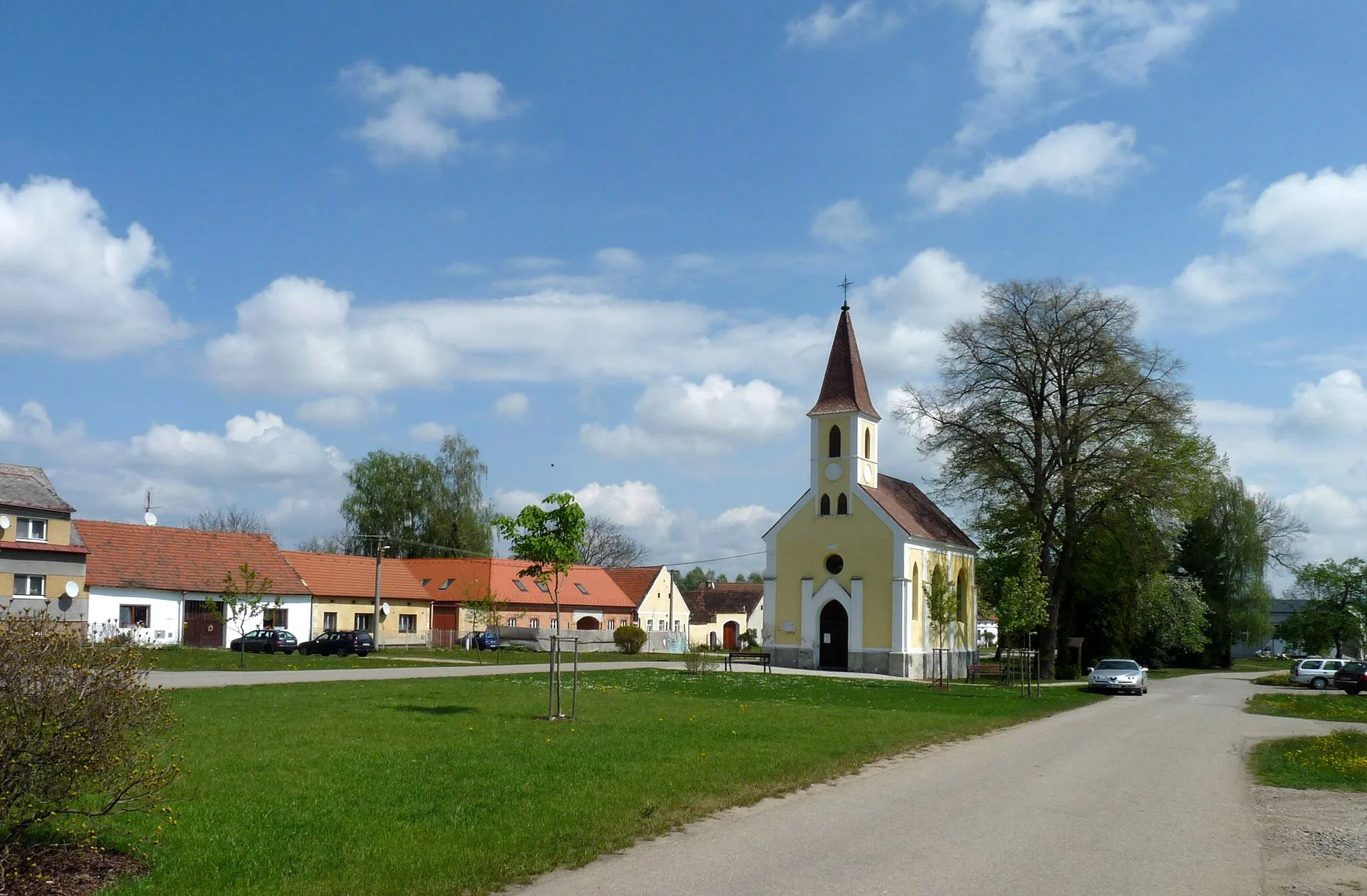 Photo showing: Village green in the municipality of Planá, České Budějovice, South Bohemian Region, Czech Republic.