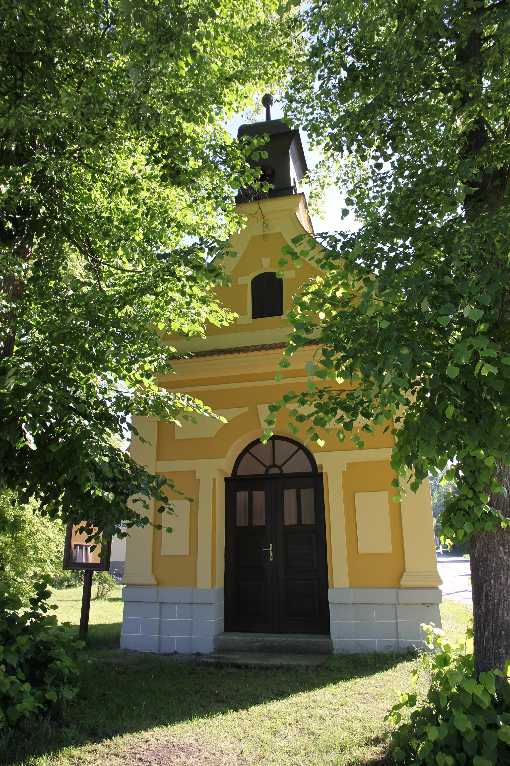 Photo showing: Chapel of Saint John of Nepomuk in Petříkov, České Budějovice District, South Bohemian Region, Czechia.