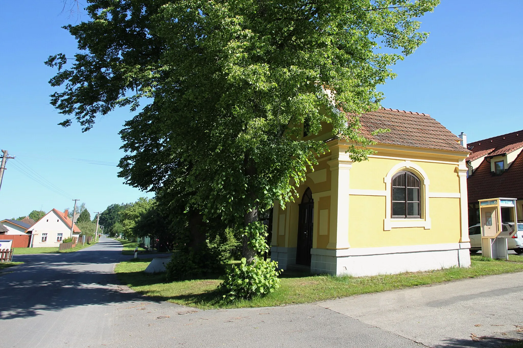 Photo showing: Chapel of Saint John of Nepomuk in Petříkov, České Budějovice District, South Bohemian Region, Czechia.