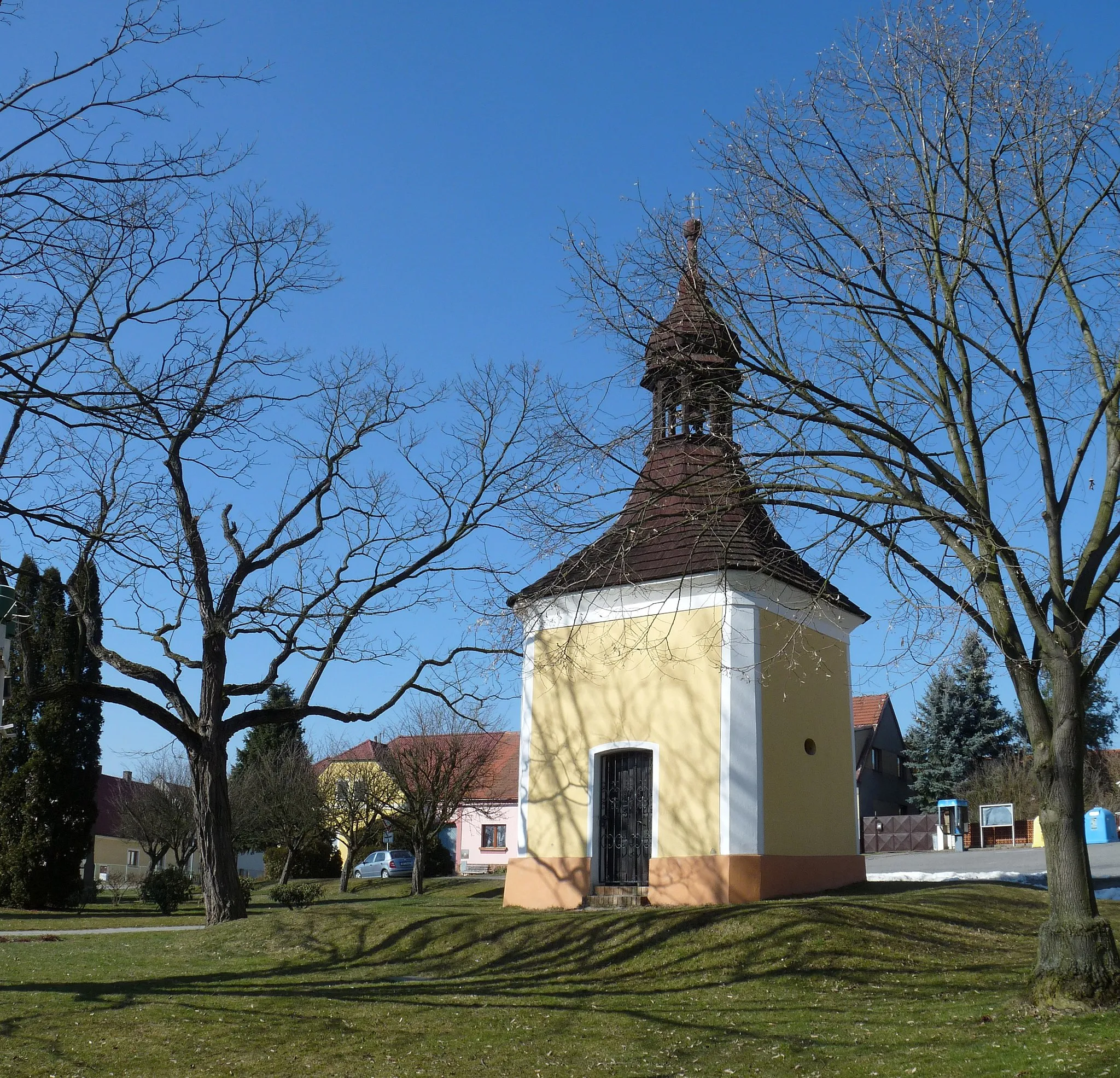Photo showing: Virgin Mary Chapel in the village of Olešník, České Budějovice District, Czech Republic.