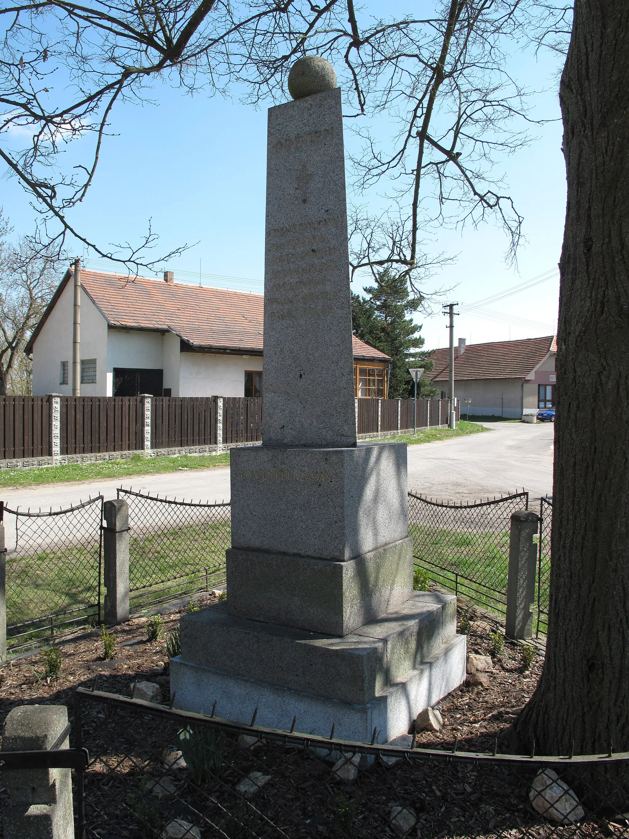 Photo showing: Monument to the fallenin Modrá Hůrek. České Budějovice District, Czech Republic.