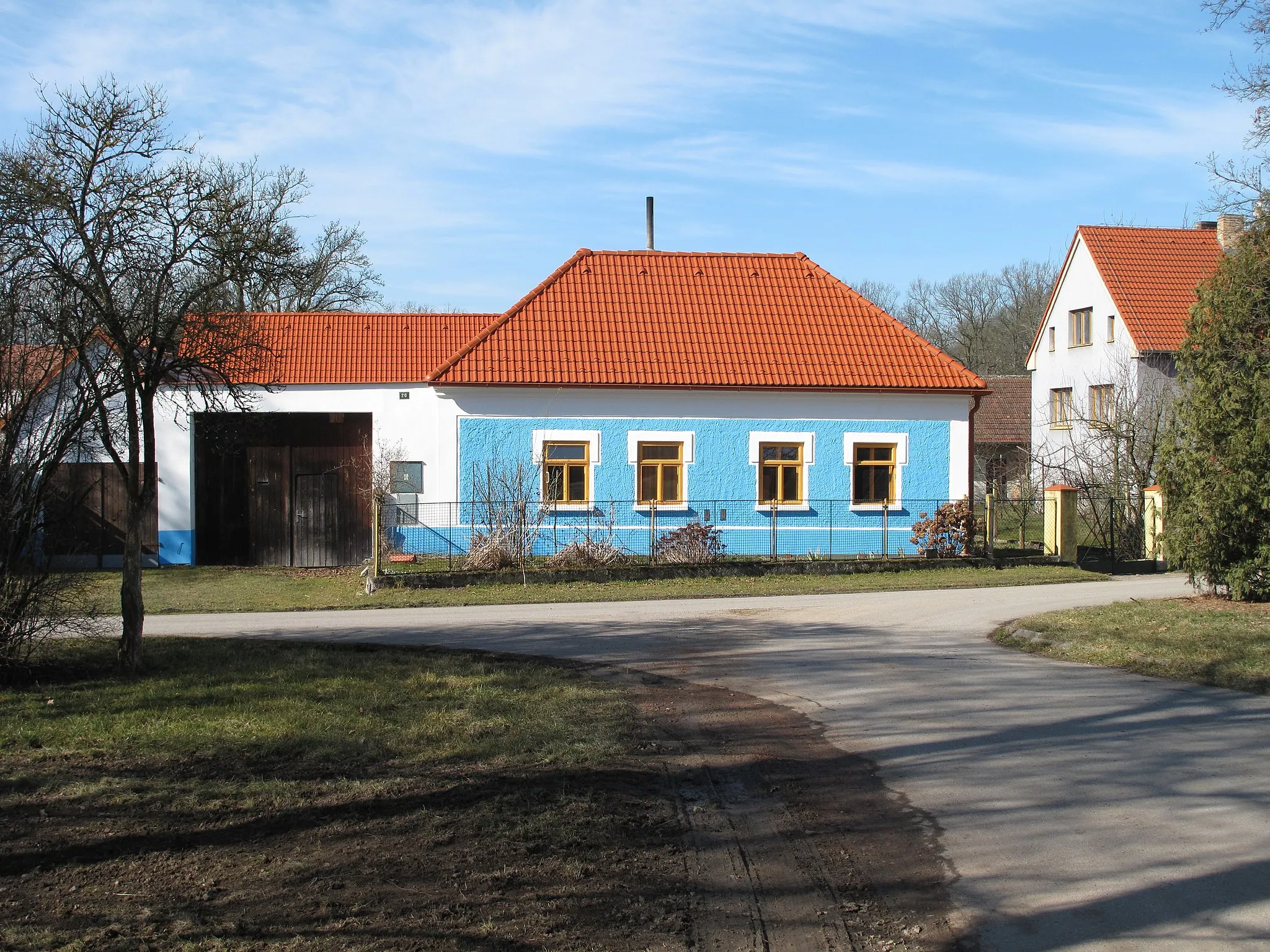 Photo showing: Blue housein Novosedly. České Budějovice District, Czech Republic.