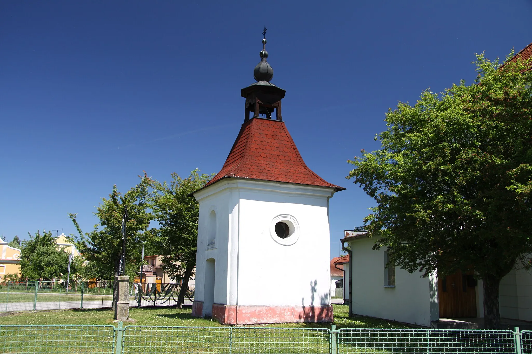 Photo showing: Chapel on Saint. Wenceslaw in Dynín village in České Budějovice District, Czech Republic