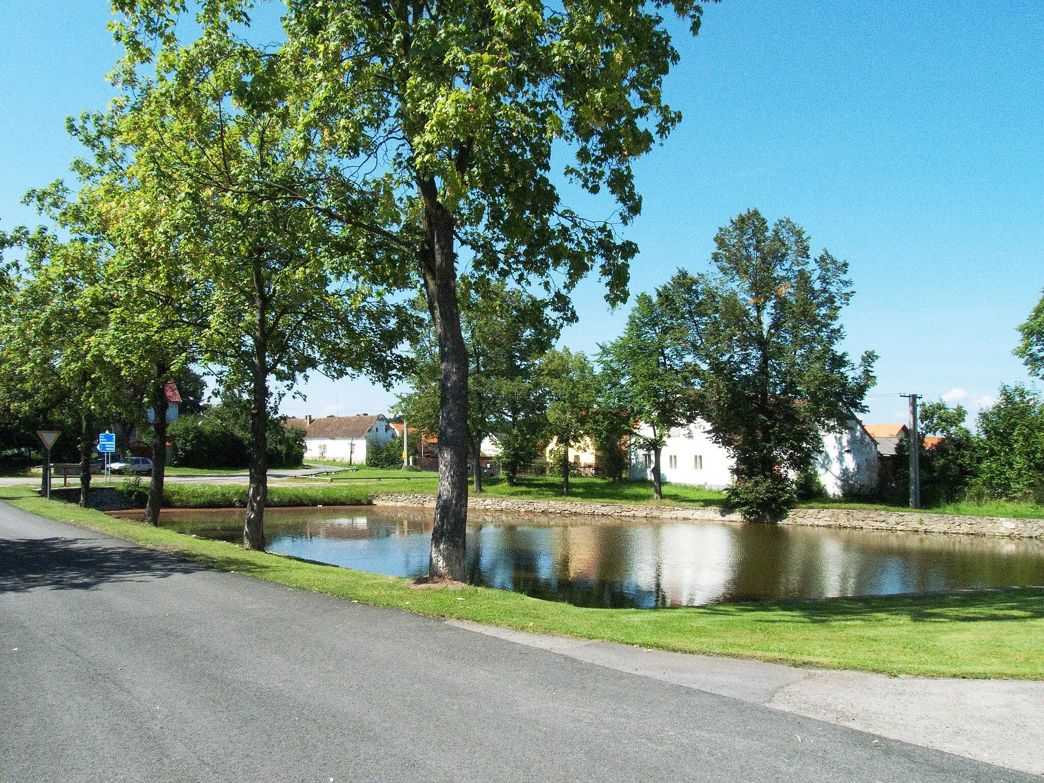 Photo showing: Village pond in Břehov, České Budějovice district,Czech Republic