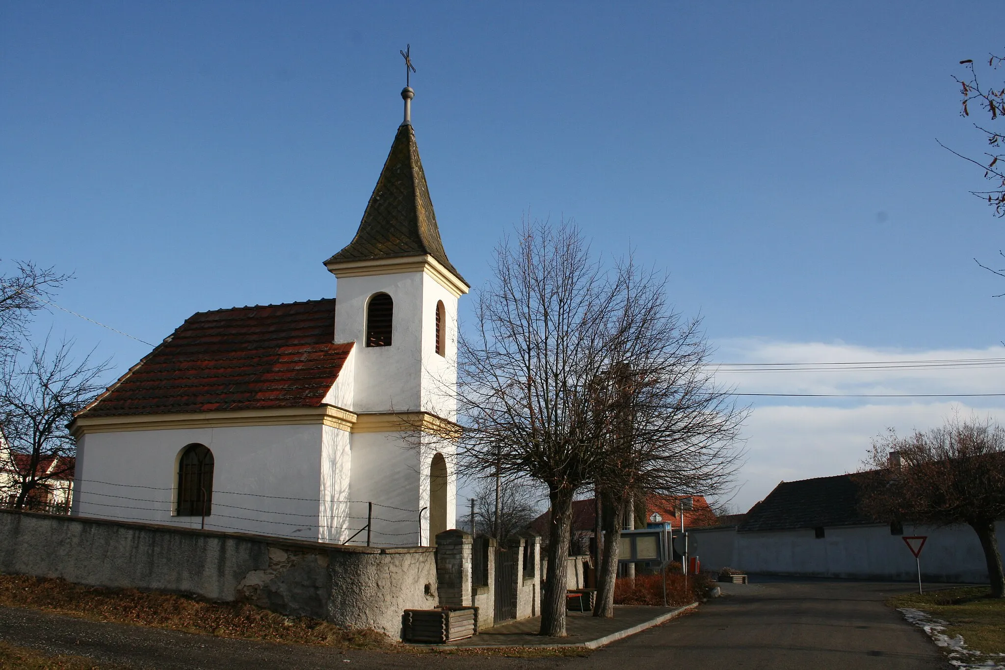 Photo showing: Bečice village in České Budějovice District, Czech Republic. Chapel of st. Vít.