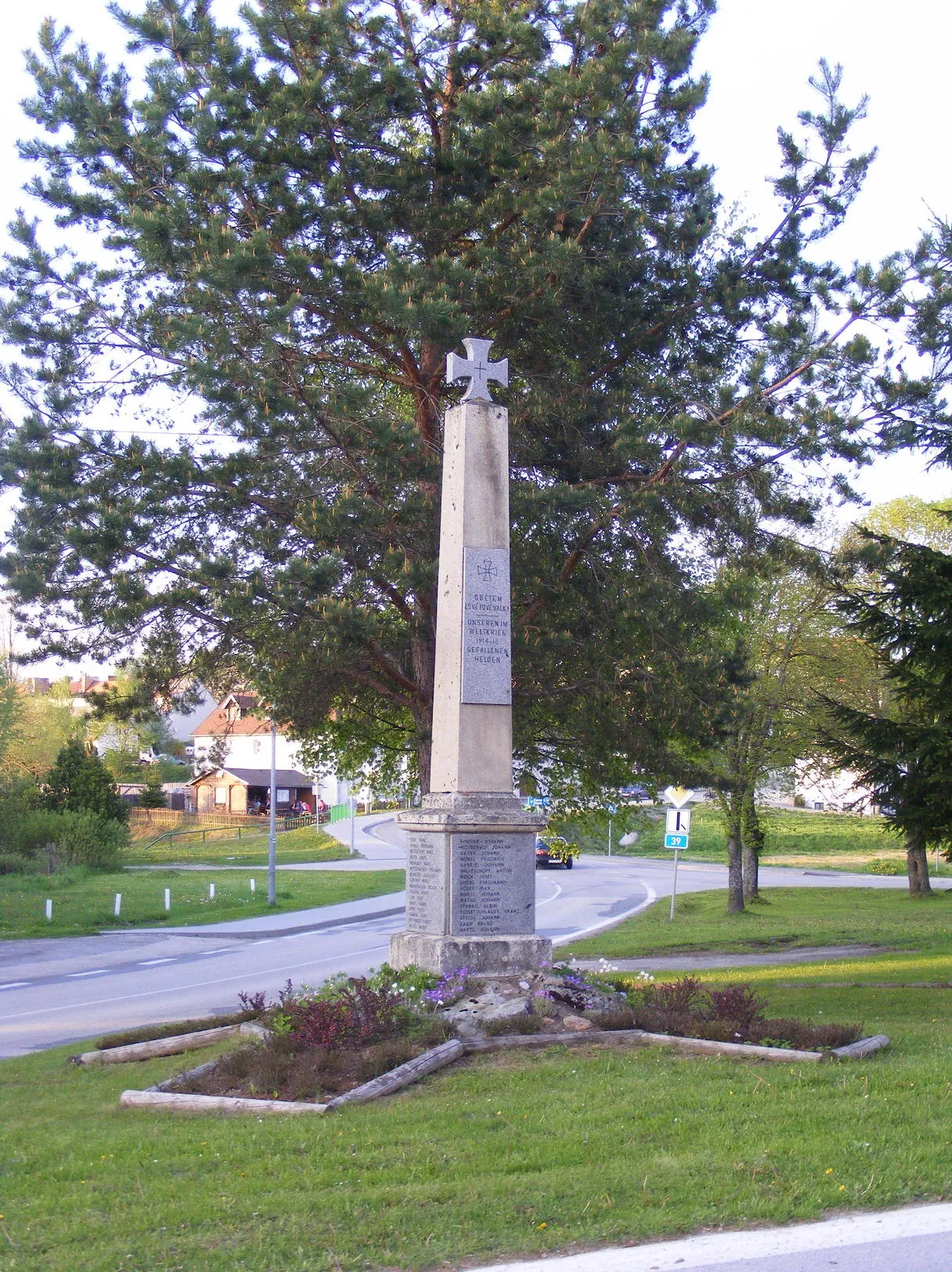 Photo showing: Memorial to fallen during the First World War in Černá v Pošumaví