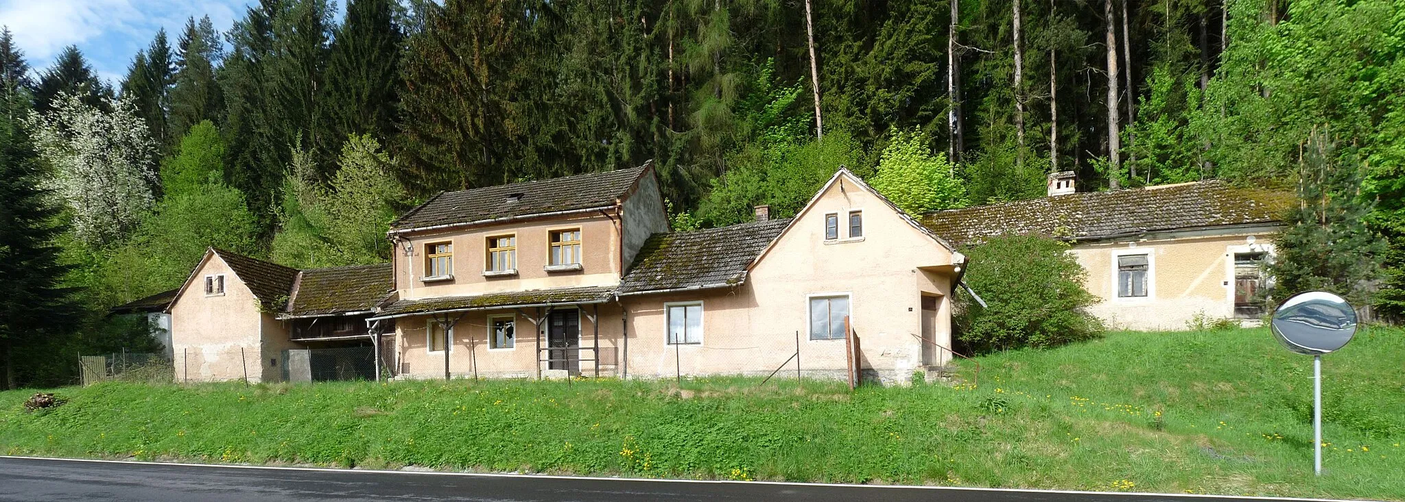 Photo showing: House No 29 in the village of Zátoňské Dvory, Český Krumlov District, South Bohemian Region, Czech Republic.