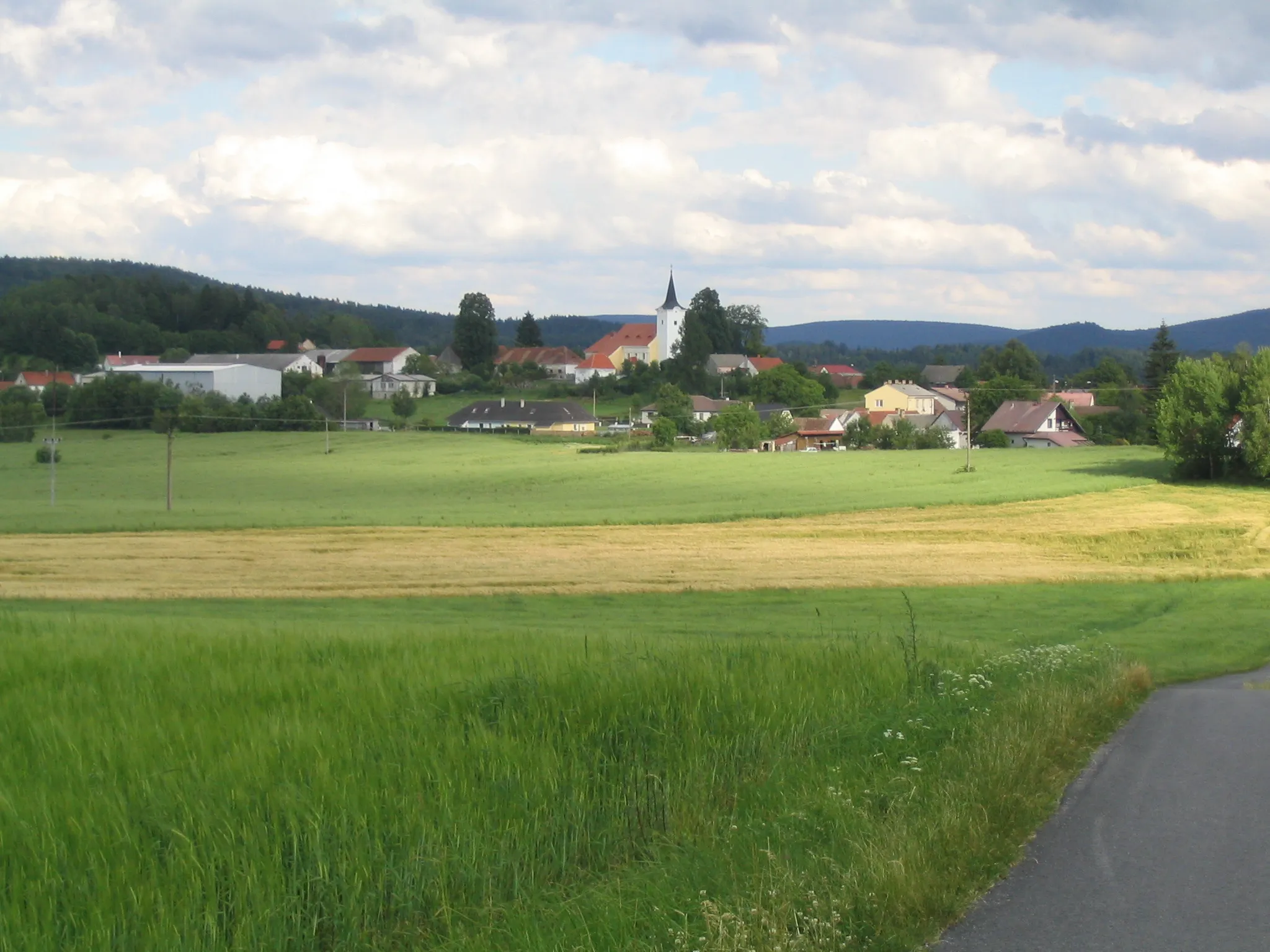 Photo showing: Obec Soběnov, okres Český Krumlov, od SZ.