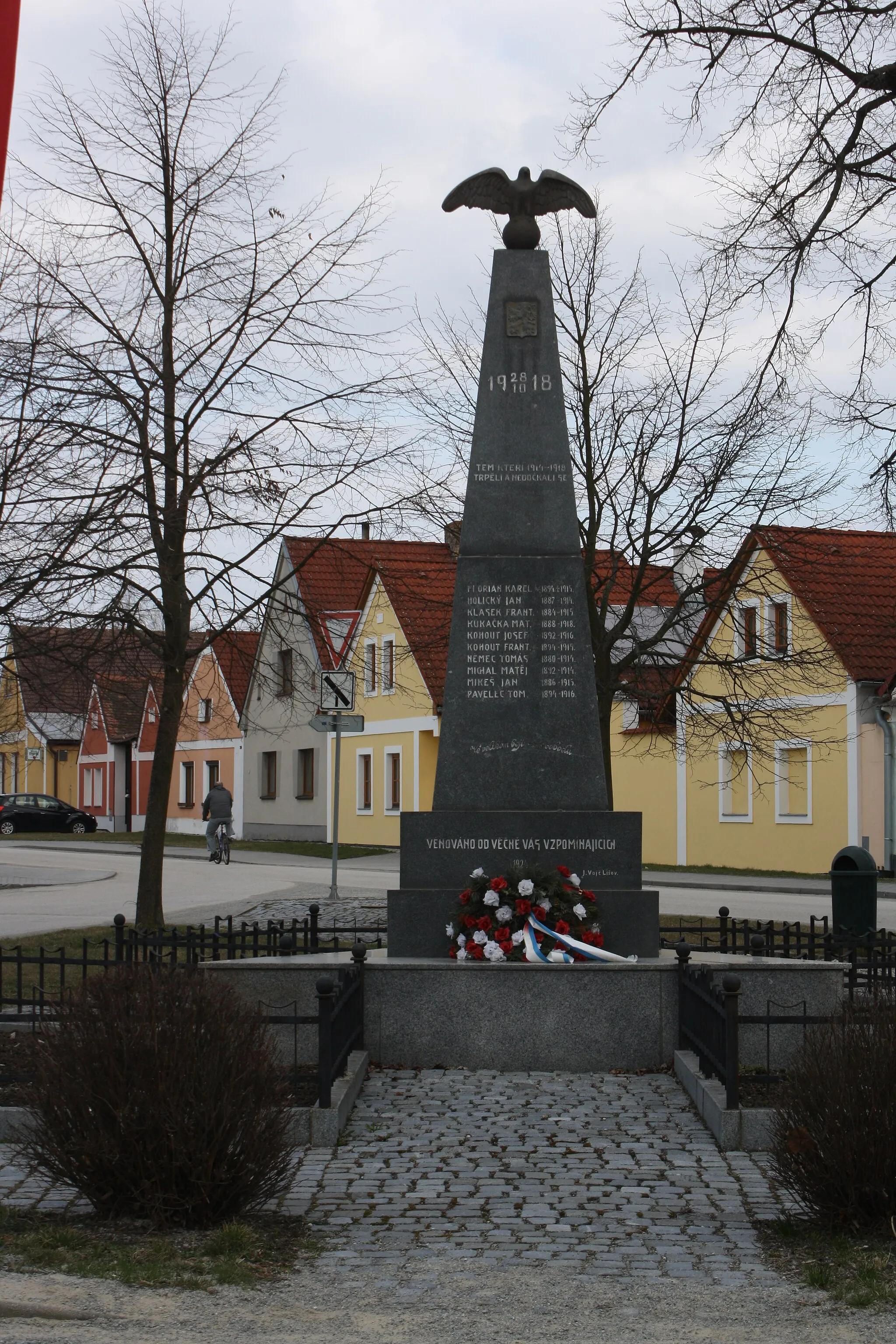 Photo showing: Břilice, památník padlých