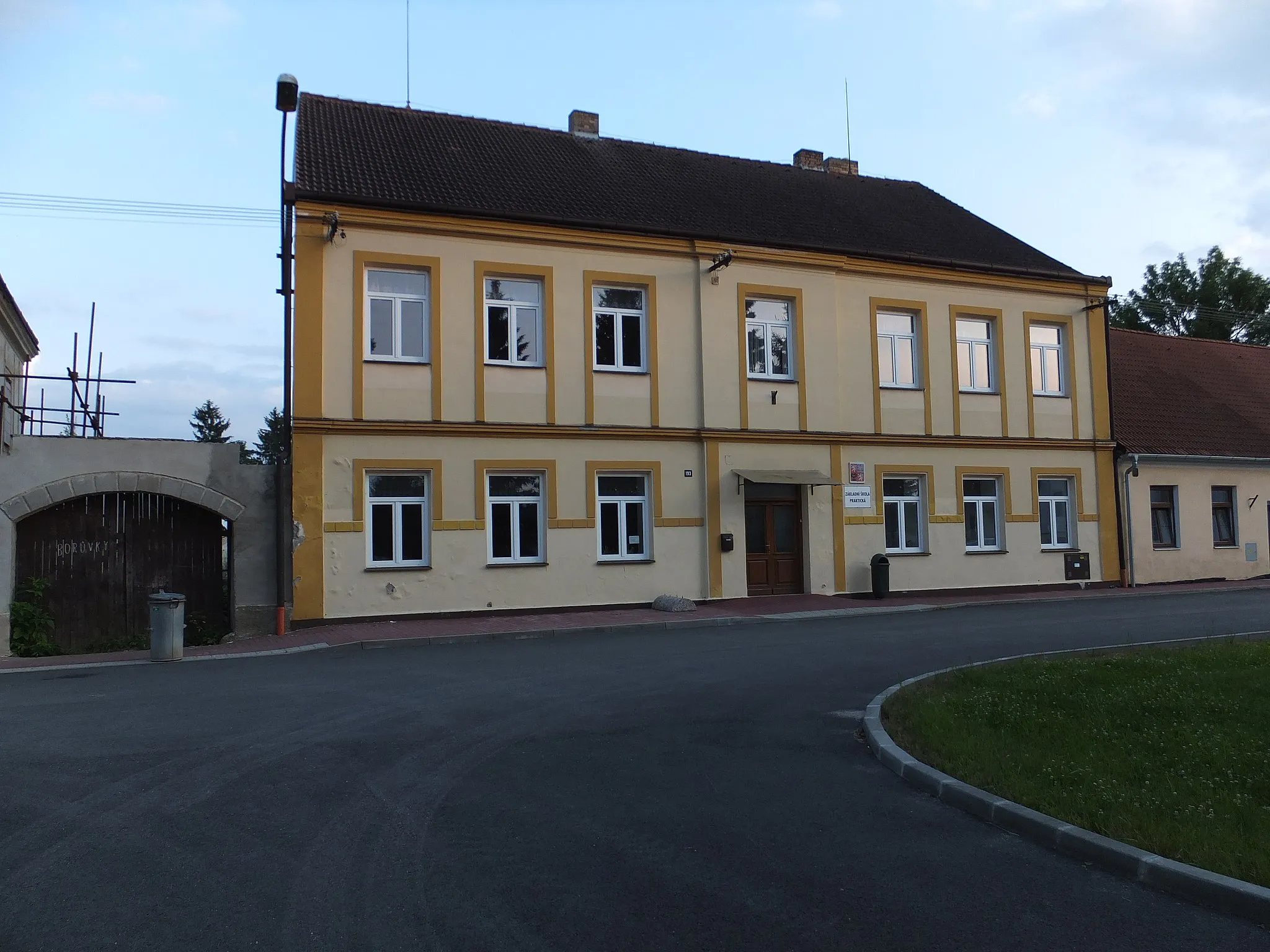 Photo showing: Rapšach - the elementary (primary) practical school