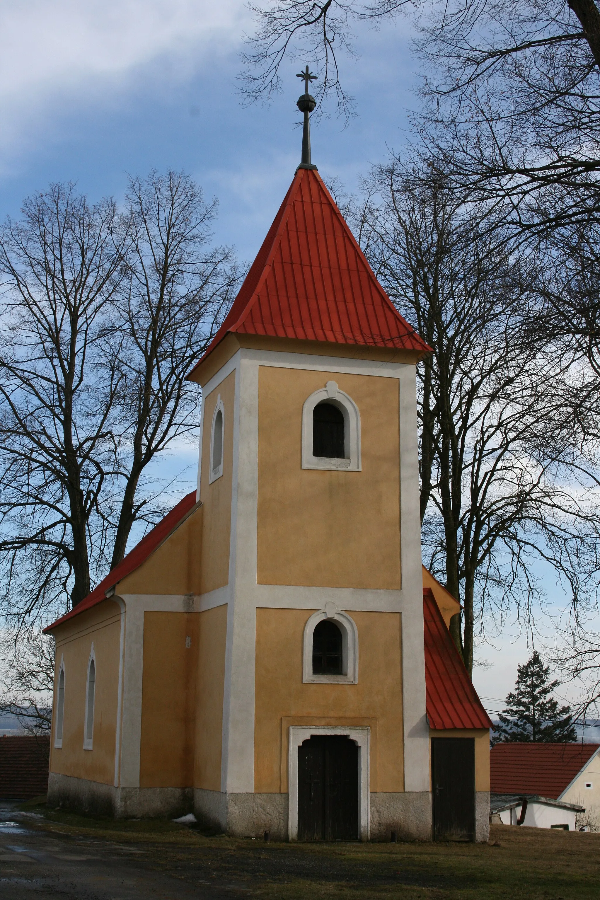 Photo showing: Chapel of St. John and Paul from the 17th century in Pleše village, Jindřichův Hradec district, Czech Republic.