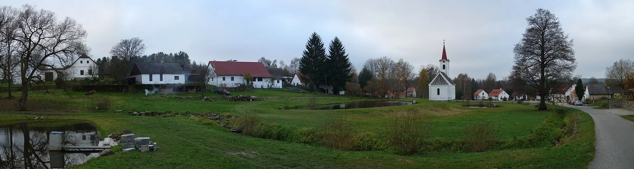 Photo showing: in the village of Nový Vojířov, part of the town of Nová Bystřice, Jindřichův Hradec District, South Bohemian Region, Czech Republic.