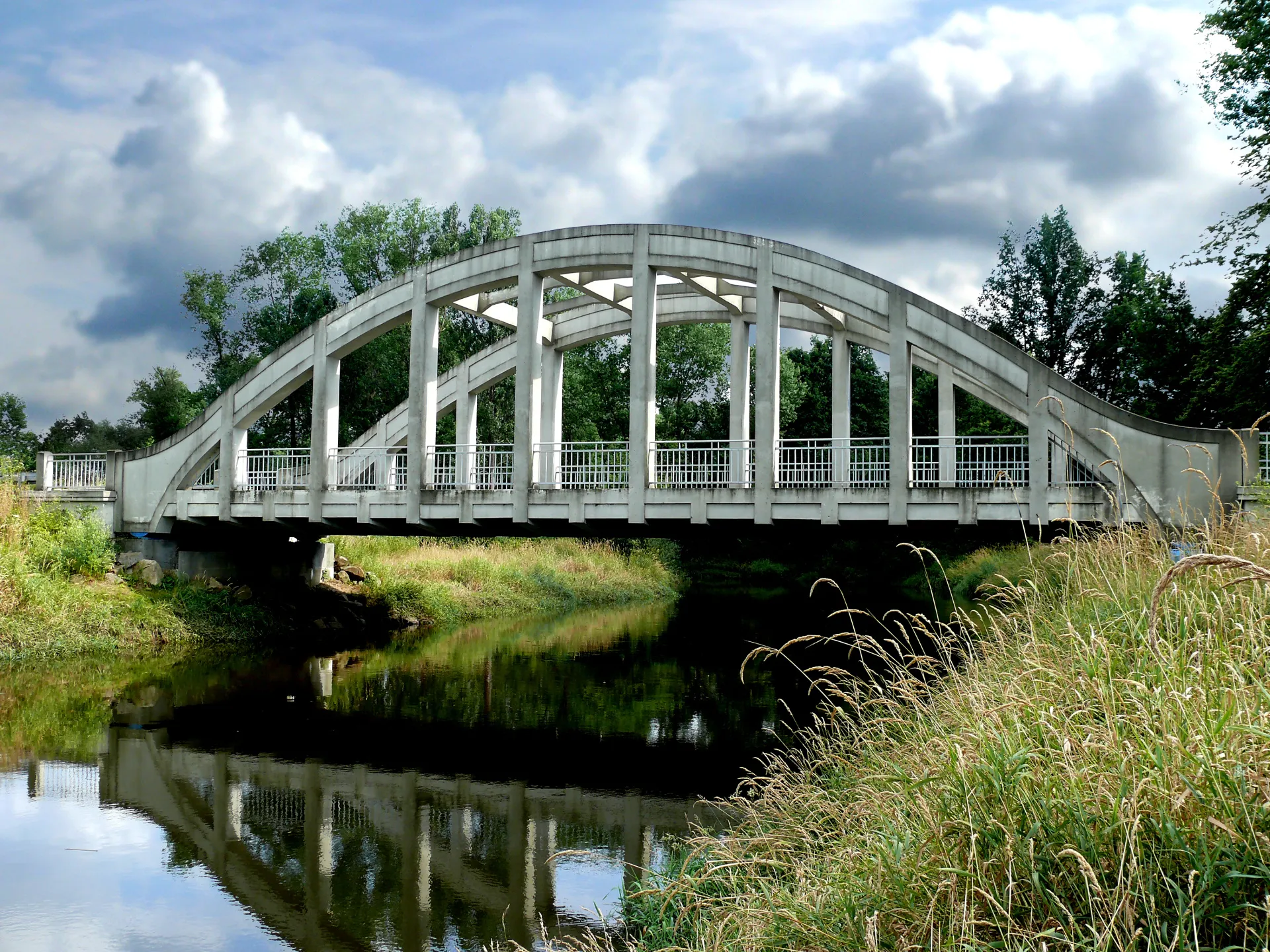 Photo showing: Most přes Lužnici spojující Halámky s Dvory nad Lužnicí