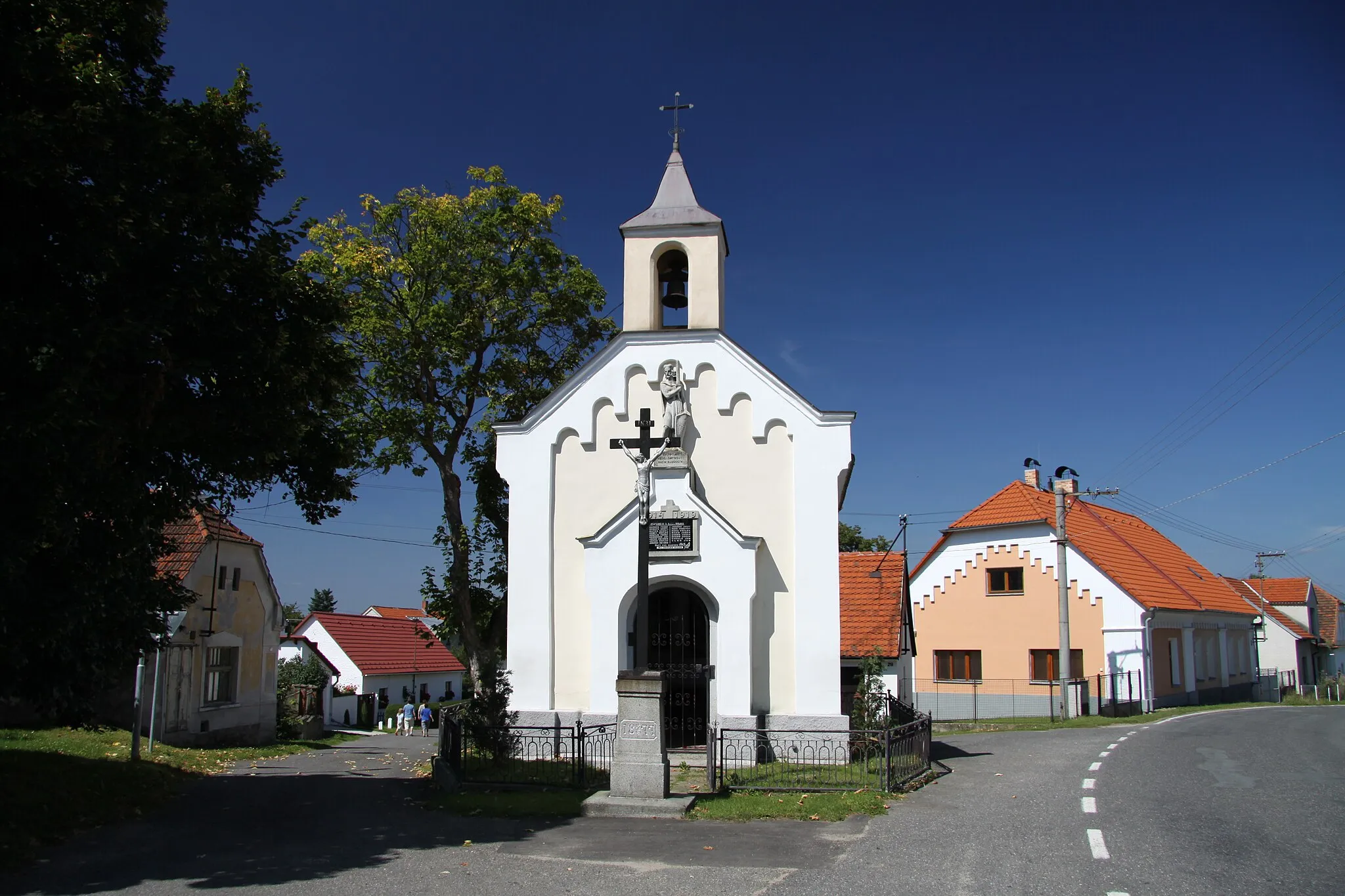 Photo showing: Chapel in Vráž village, Písek District, Czech Republic
