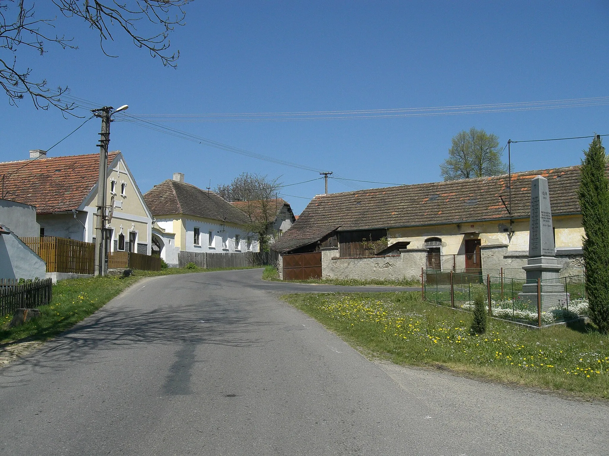 Photo showing: Vlastec village in Písek district, Czech Republic.