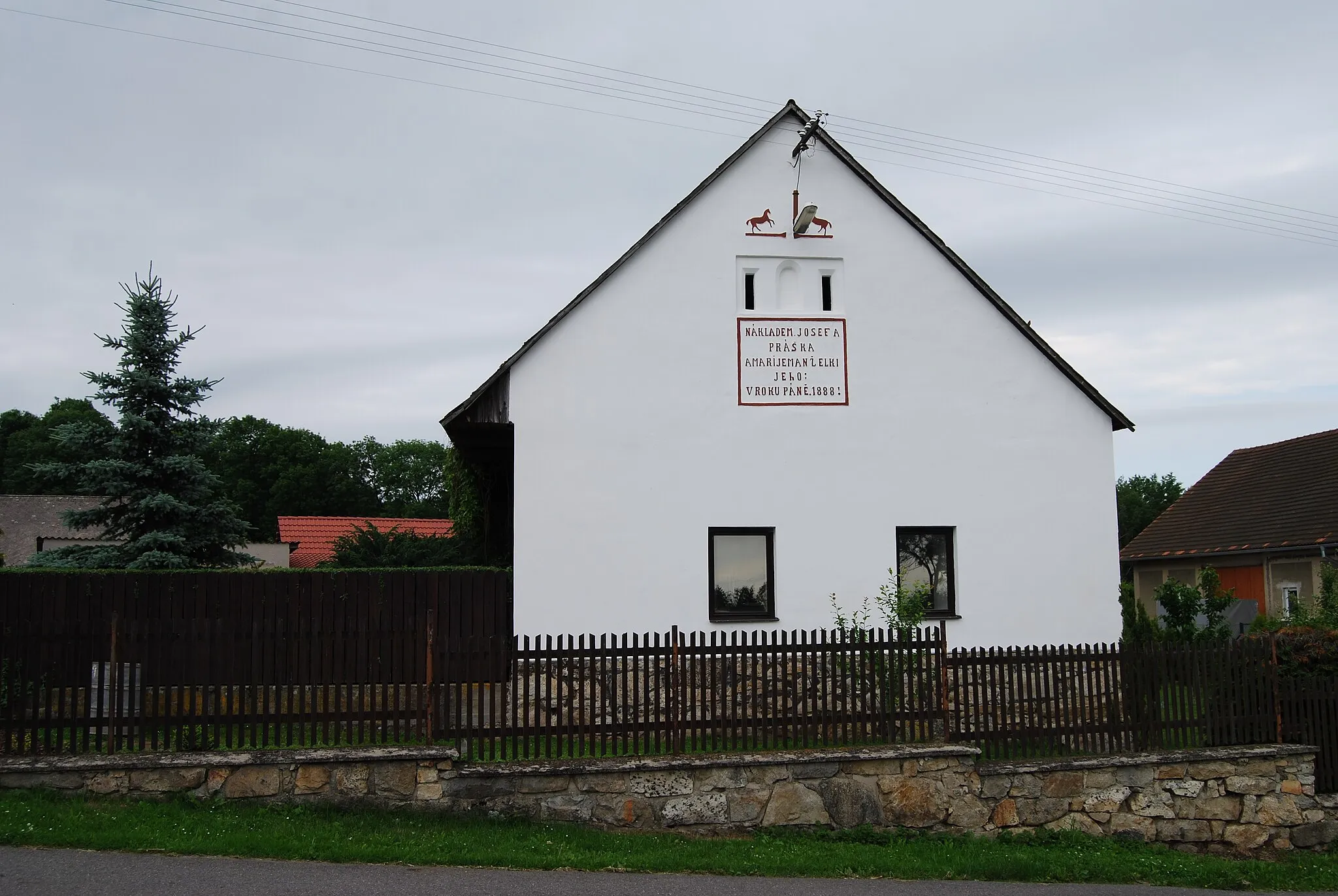 Photo showing: Stavení v obci. Týnice je část obce Přeštěnice v okrese Písek. Česká republika.