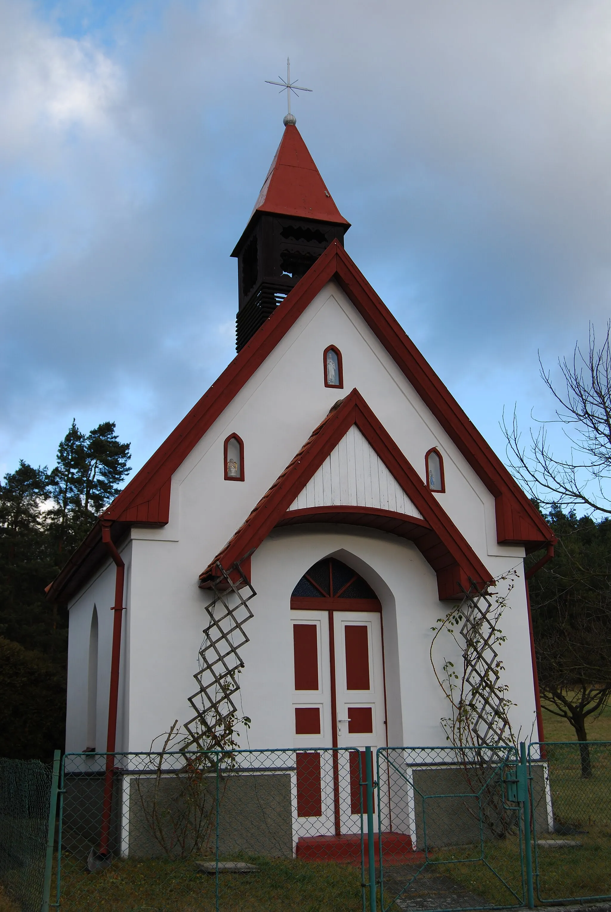 Photo showing: Kaple v obci. Rastory (Podolí I. ) Okres Písek. Česká republika.