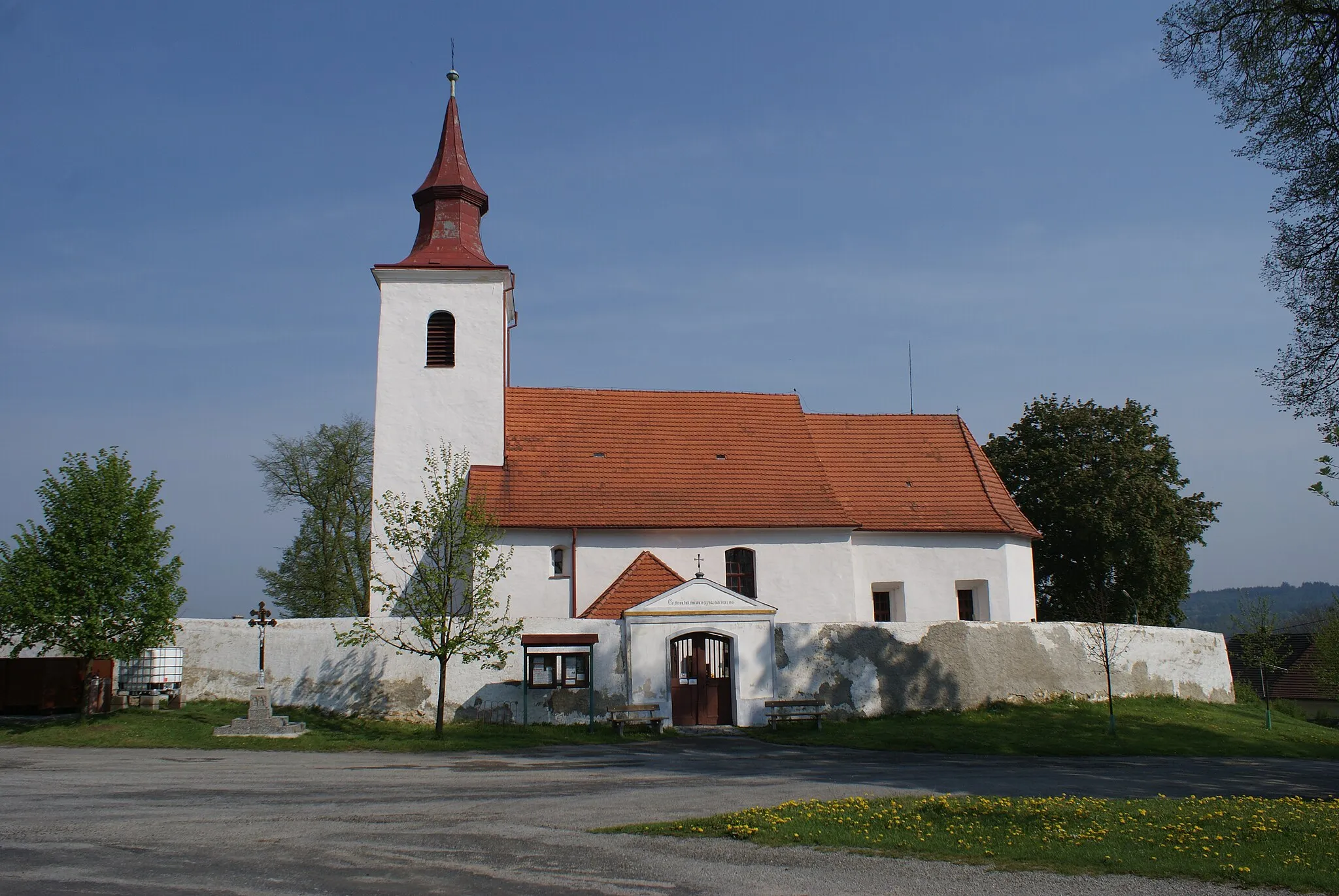 Photo showing: Heřmaň, a village in Písek district, Czech Republic. The village church.
