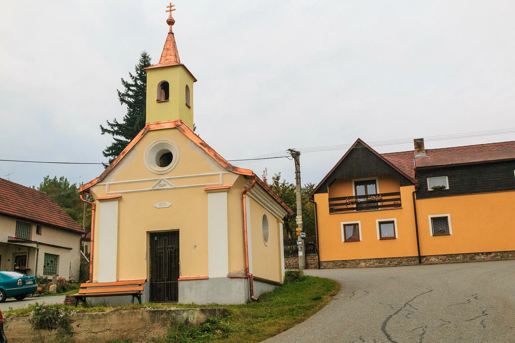 Photo showing: Dolní Kožlí - kaple

This file was created as a part of the photographic program of Wikimedia Czech Republic. Project: Foto českých obcí The program supports Wikimedia Commons photographers in the Czech Republic.