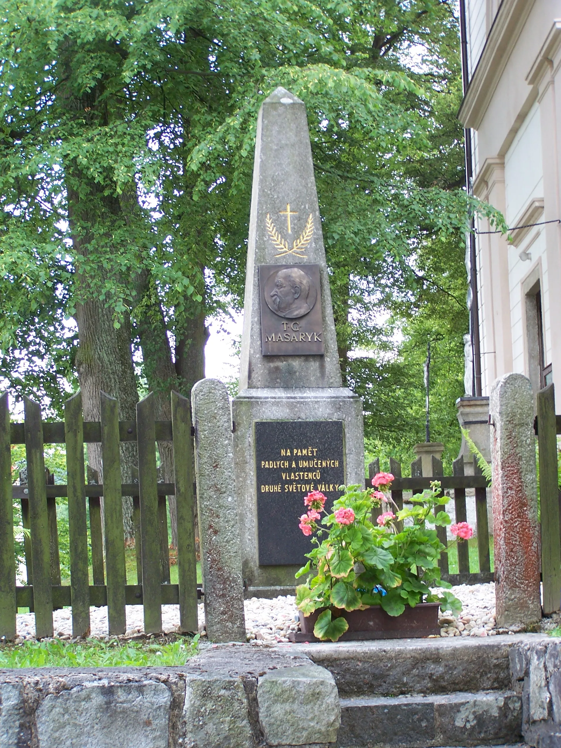 Photo showing: Pomník obětem II. světové války v obci Stachy