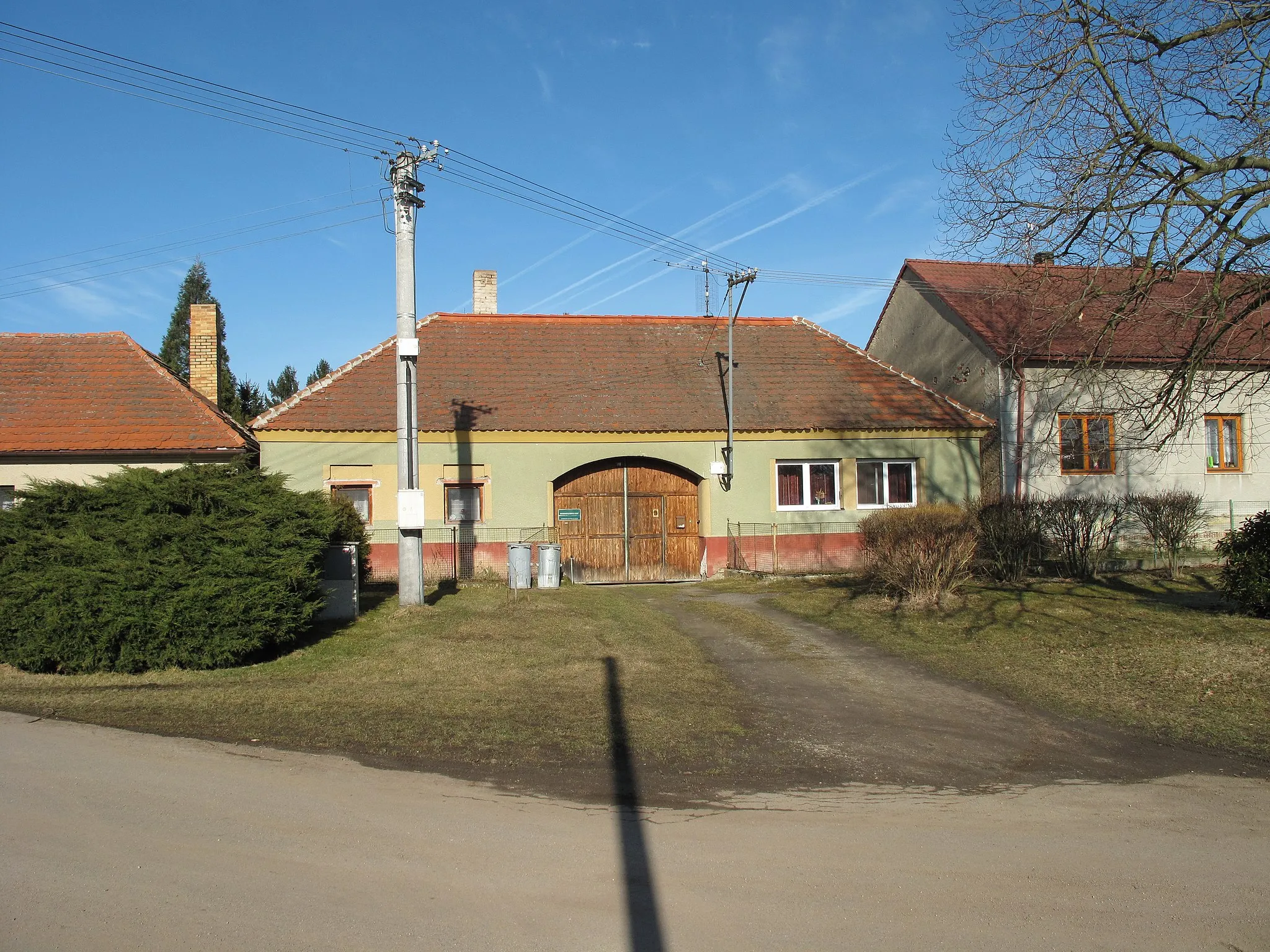 Photo showing: Farmhousein Újezdek. Strakonice District, Czech Republic.