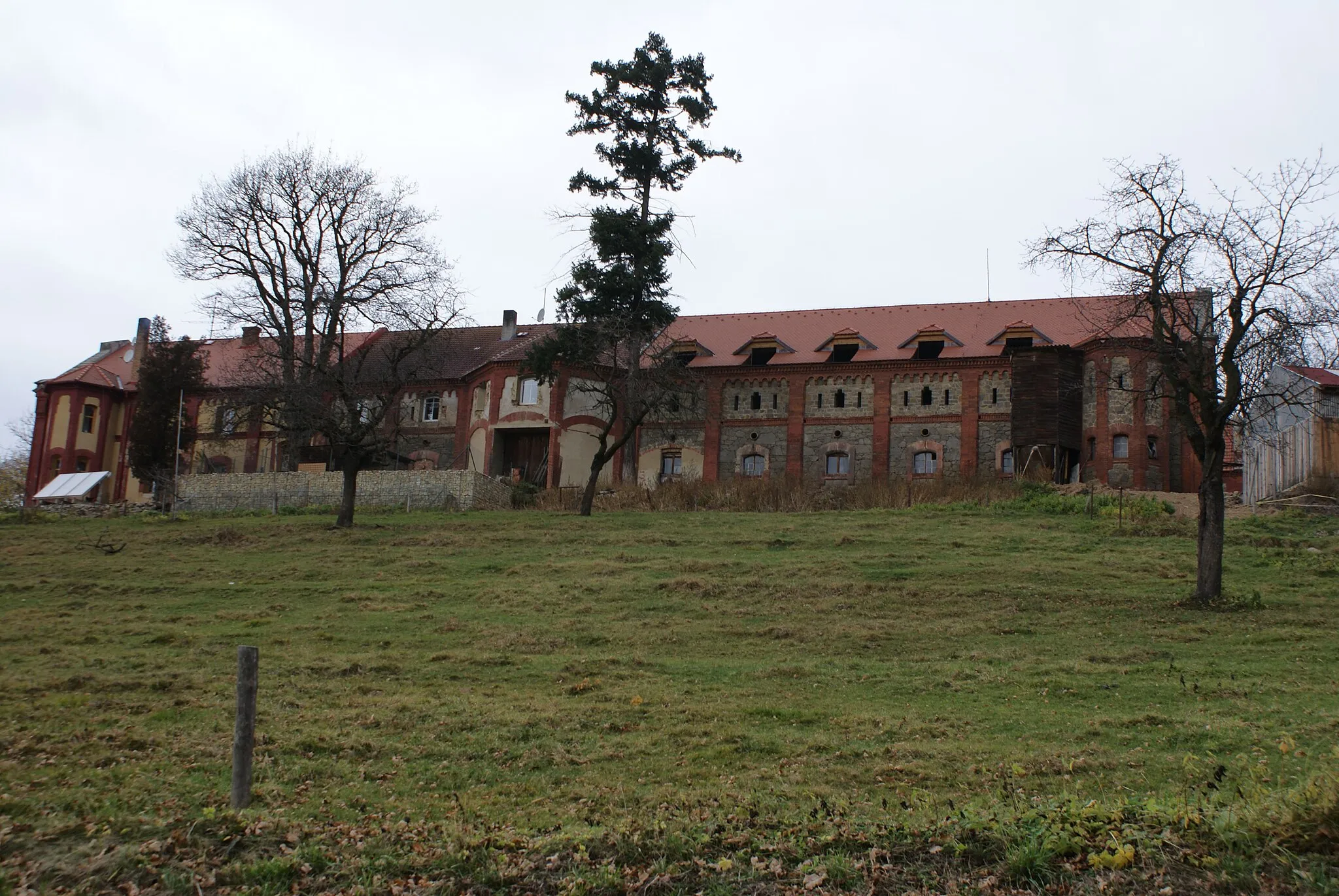 Photo showing: Libějovické Svobodné Hory, a village in Strakonice District, Czech Rep., a farmstead view.