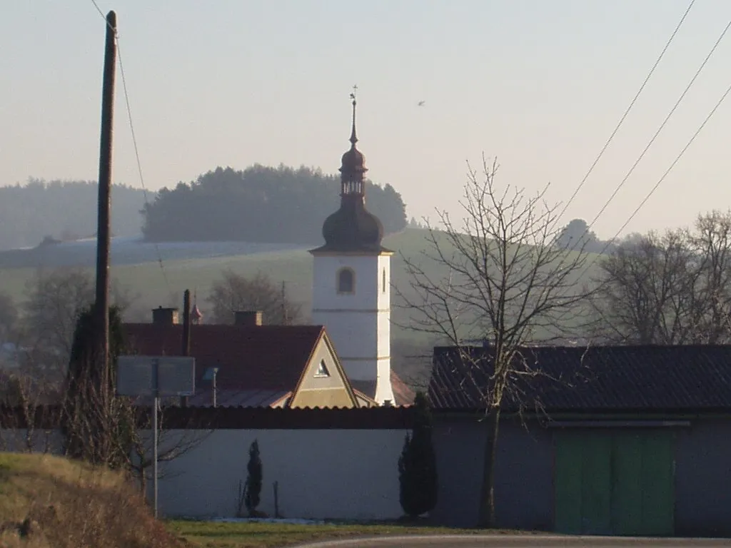Photo showing: pohled na obec Radomysl - kostel sv. Martina.