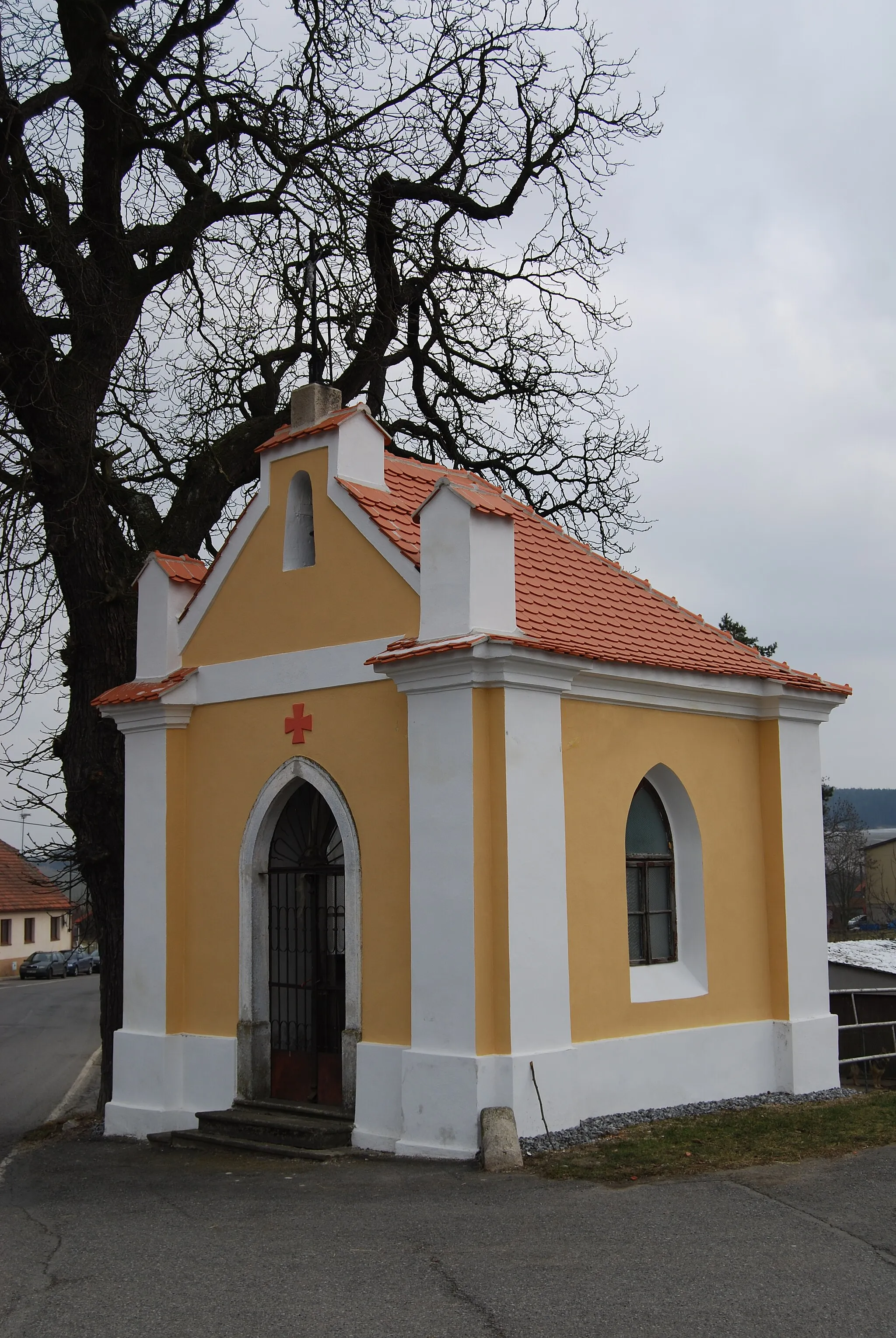 Photo showing: Kaple sv. Václava z druhé poloviny 19. století v obci. Osek. Okres Strakonice. Česká republika.