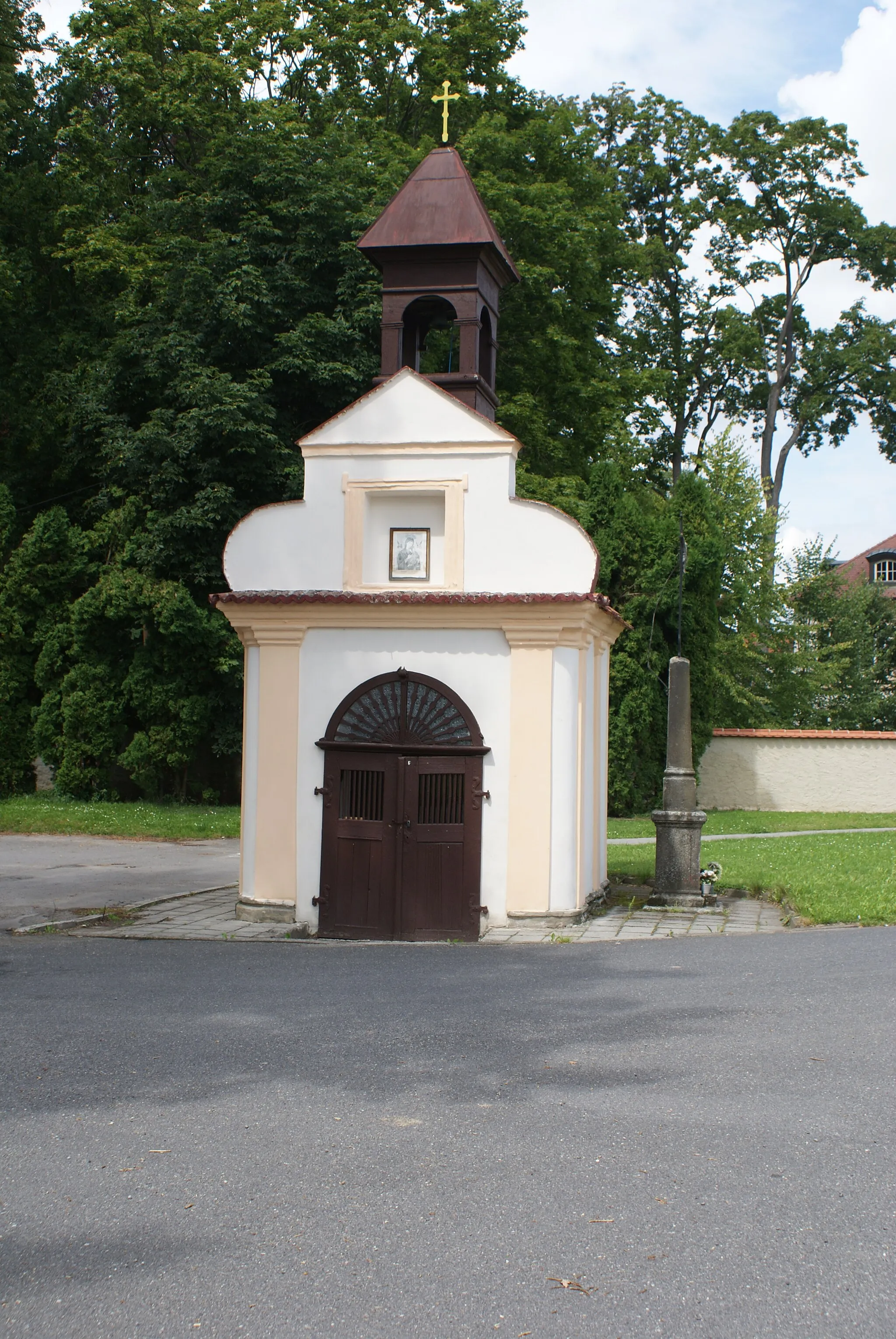 Photo showing: Osek, a village in Strakonice District, Czech Republic, chapel by the castle