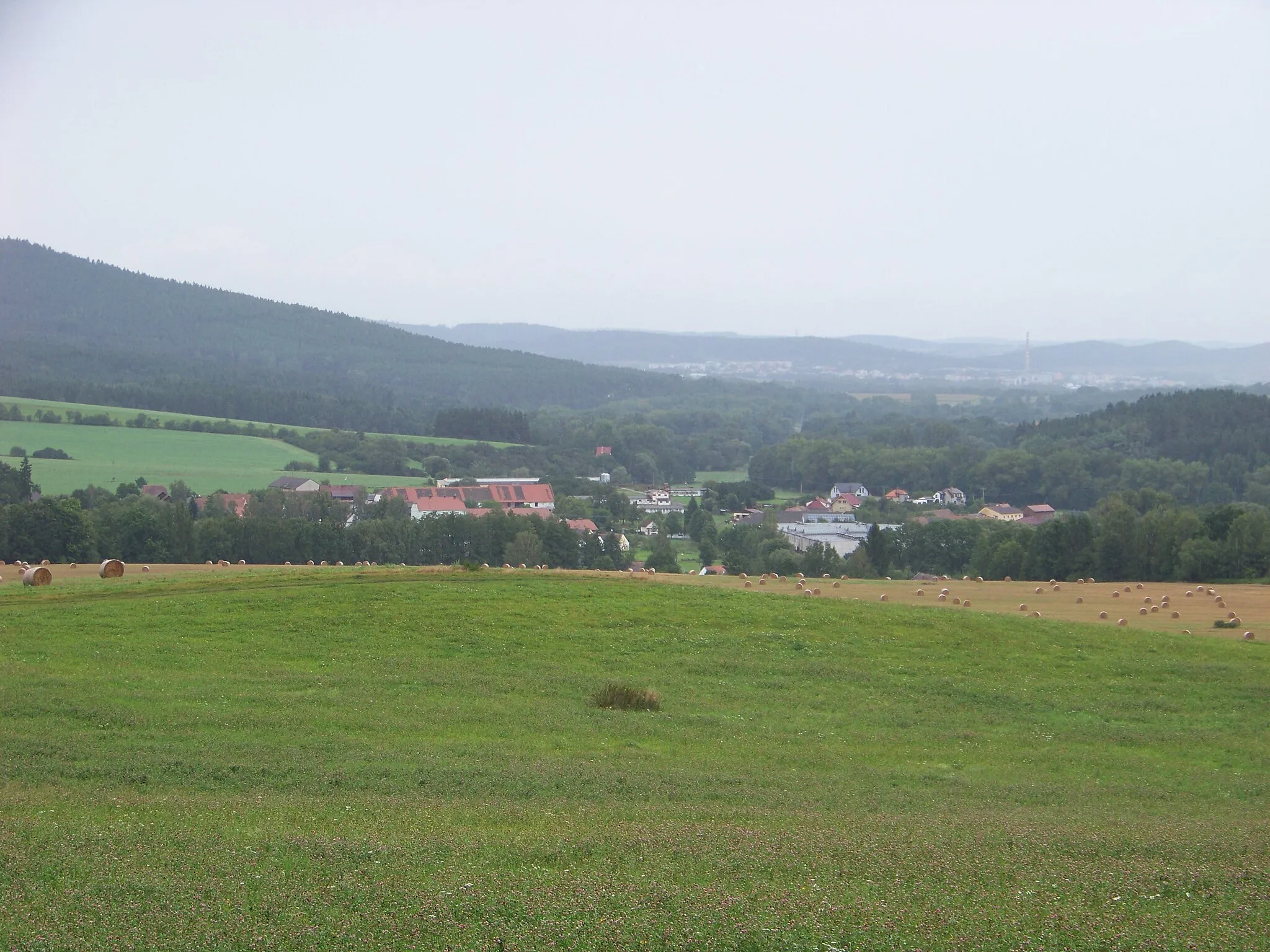 Photo showing: Němětice, Strakonice District, South Bohemian Region, Czech Republic. A view from the South.