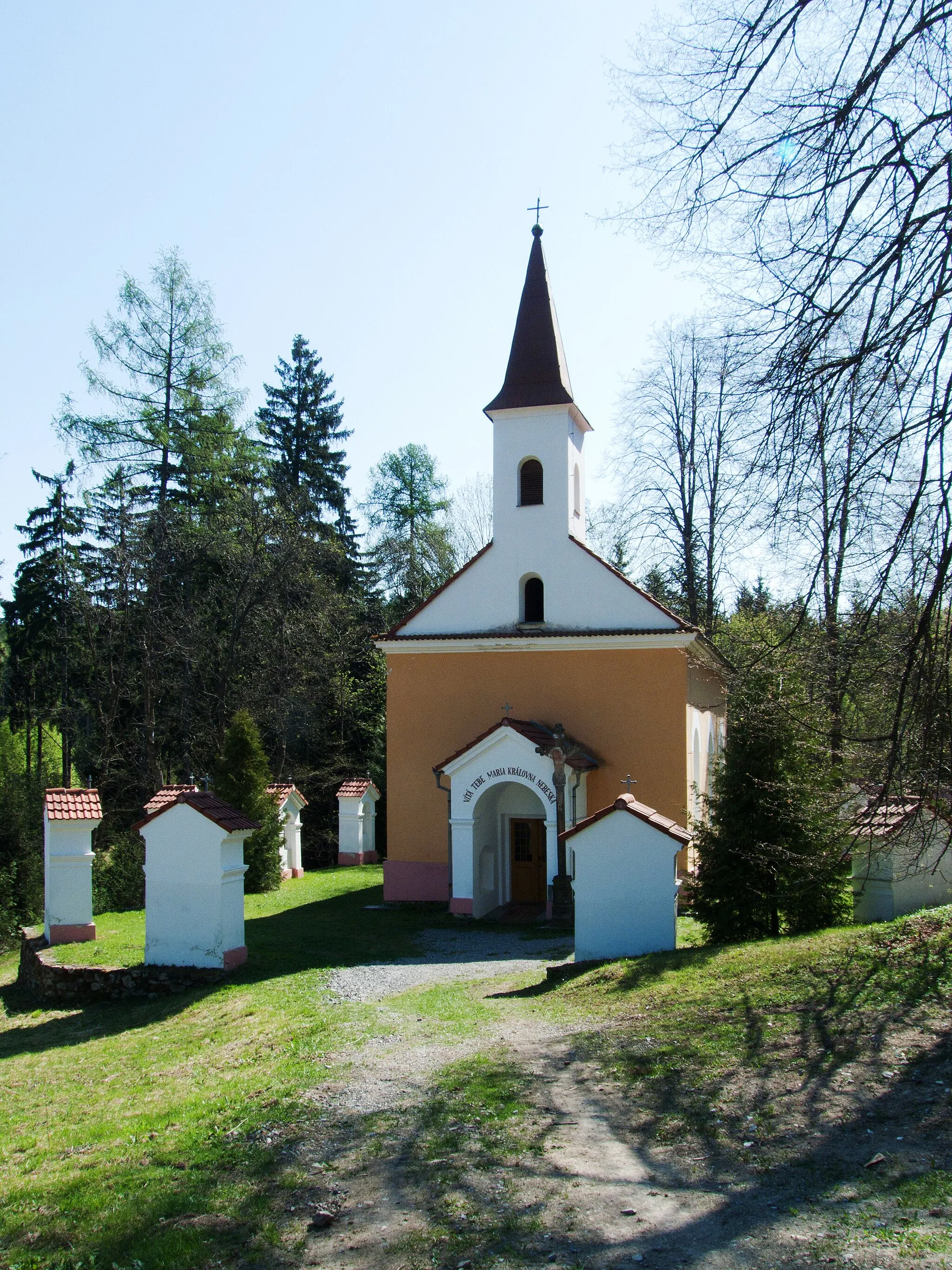 Photo showing: Dobrá voda chapel with 14 stations of the cross near the village of Milejovice, Strakonice District, Czech Republic, dated 1890.