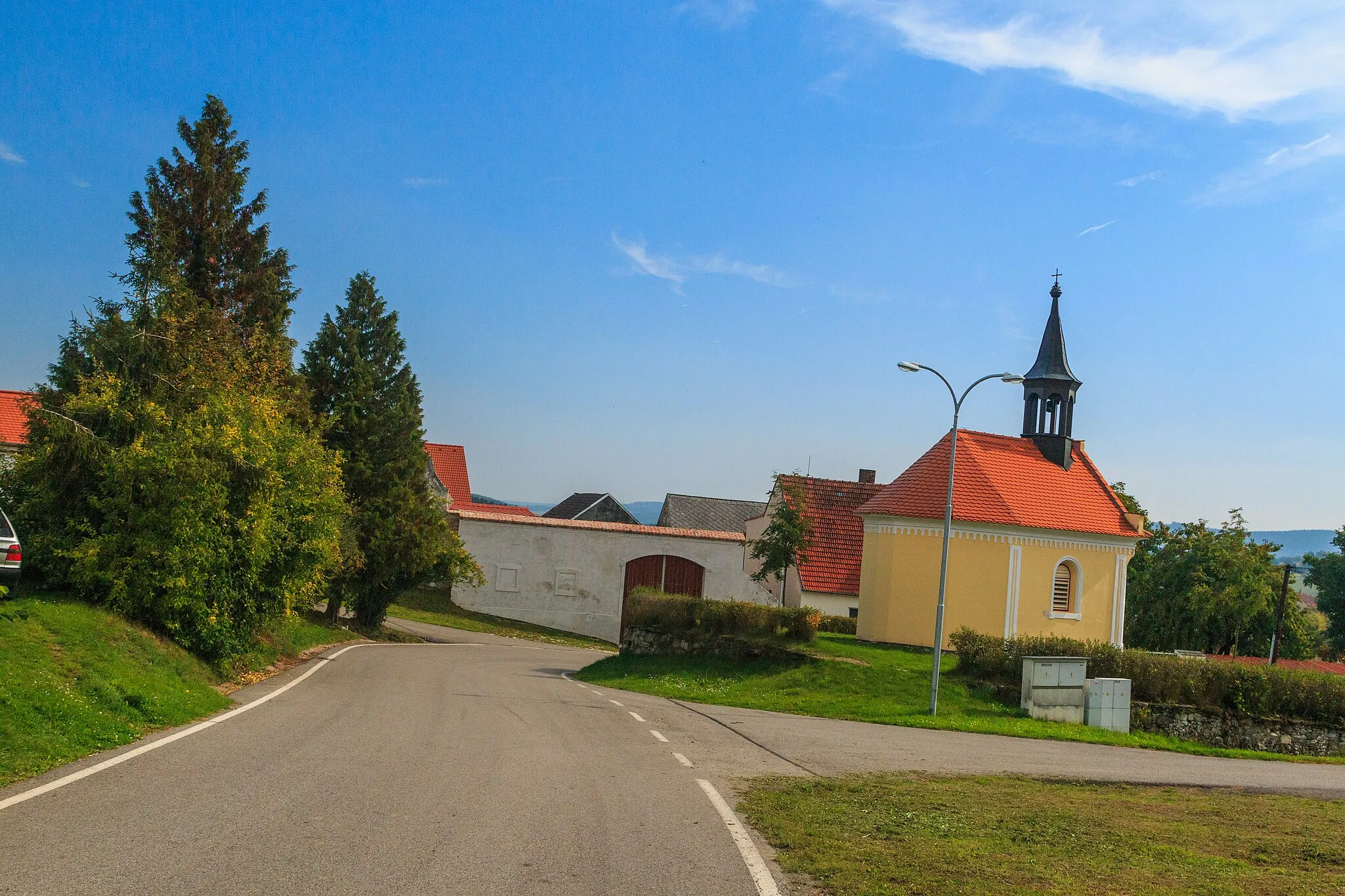 Photo showing: Droužetice - kaple

This file was created as a part of the photographic program of Wikimedia Czech Republic. Project: Foto českých obcí The program supports Wikimedia Commons photographers in the Czech Republic.