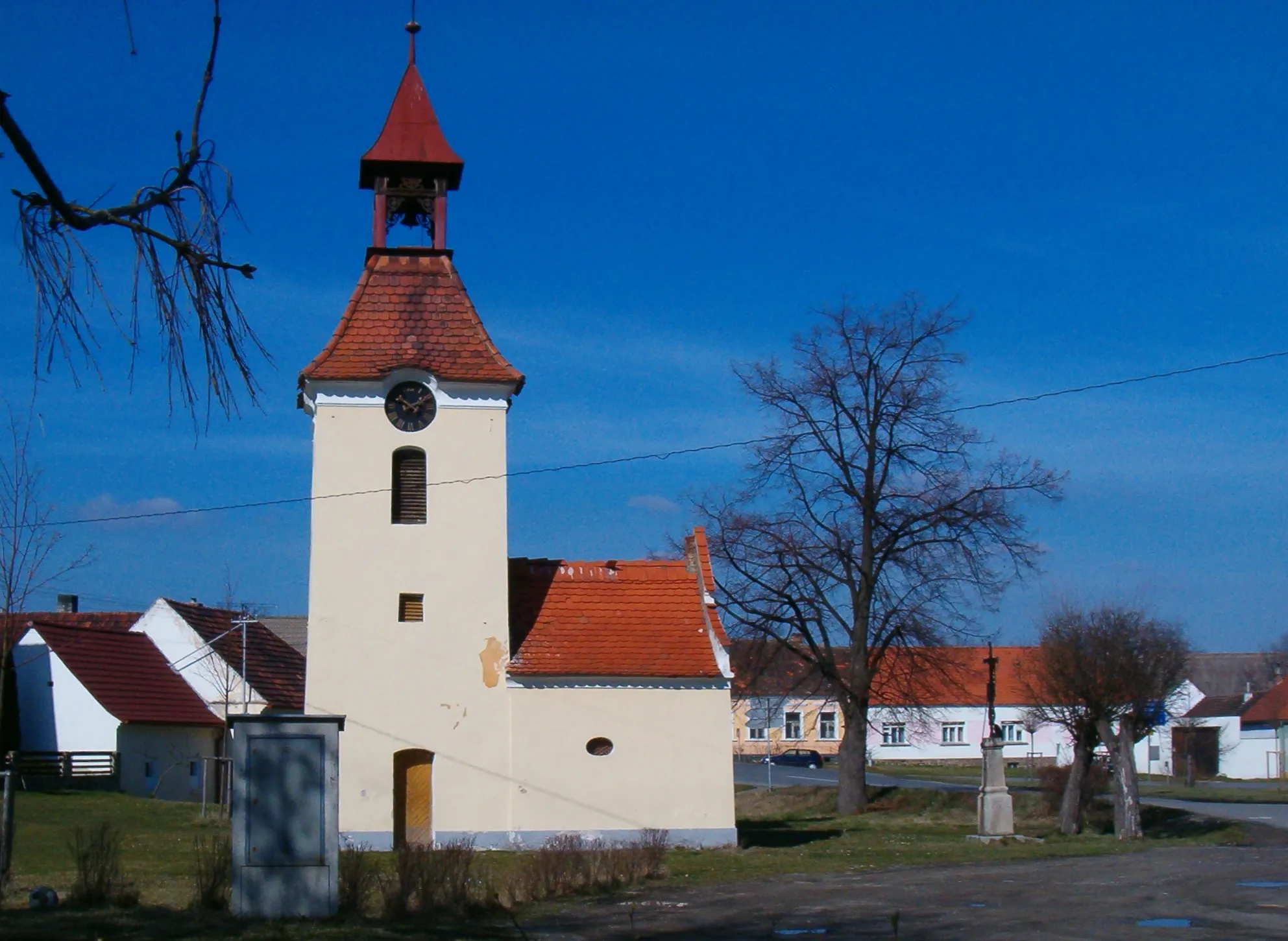 Photo showing: Small chapel on main road in Drahonice village, Strakonice District,  South Bohemia, Czech Republic