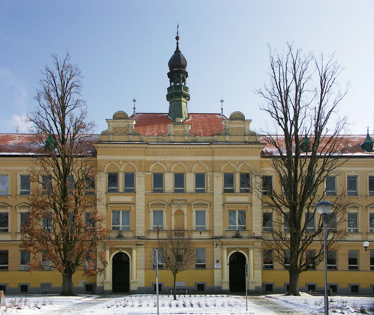 Photo showing: The school of Comenius in Blatná (CZE)