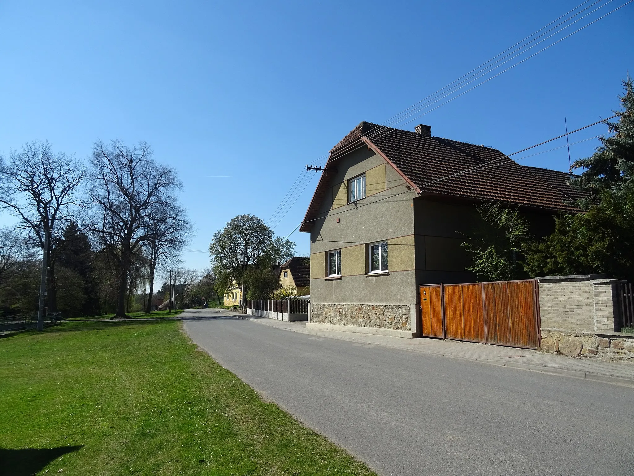 Photo showing: This photograph was created as a part of Wikiexpedition Mladá Vožice, a project supported by Wikimedia Foundation grant.