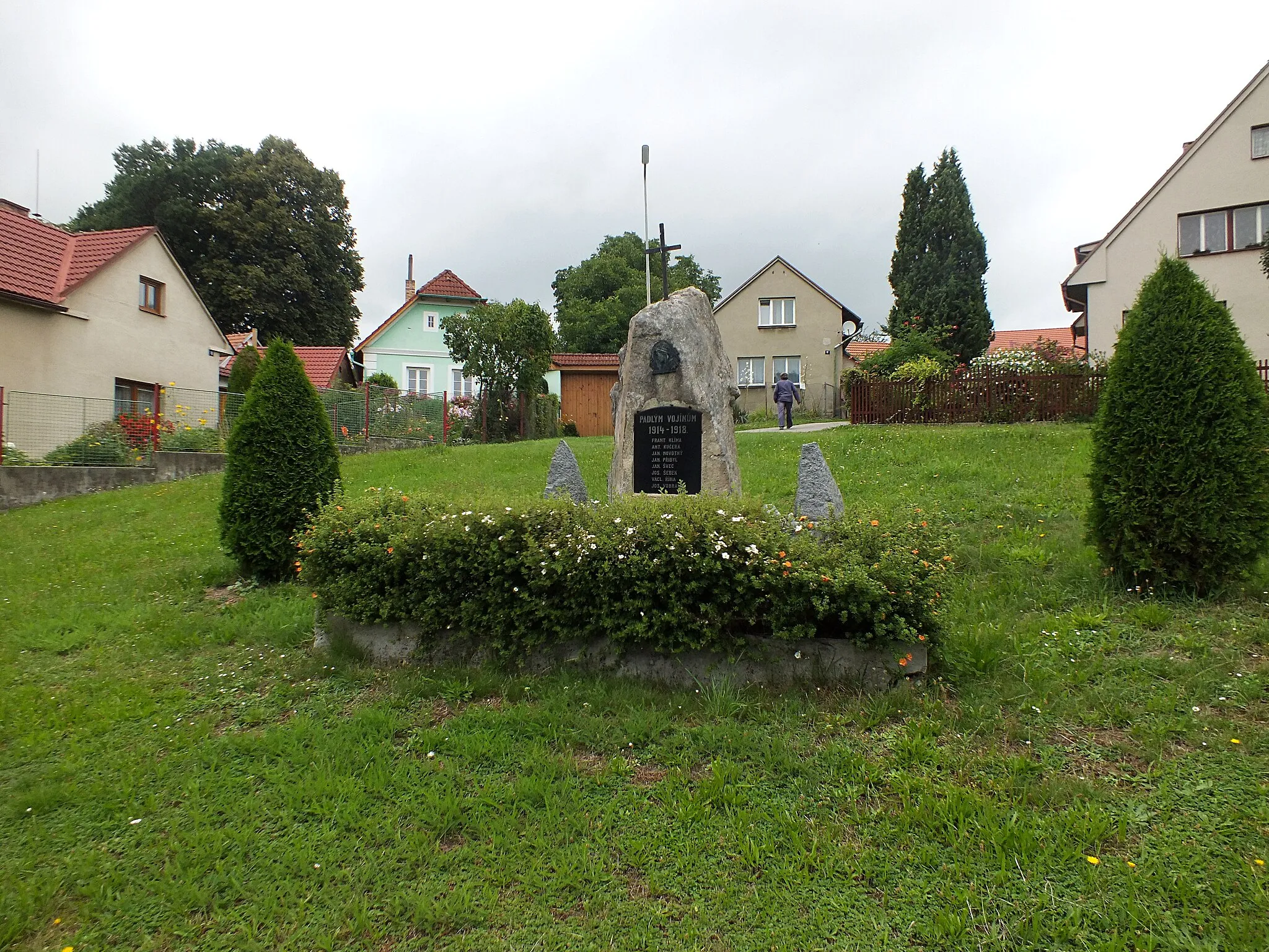 Photo showing: The memorial of the fallen from the World War I on the square in Řemíčov