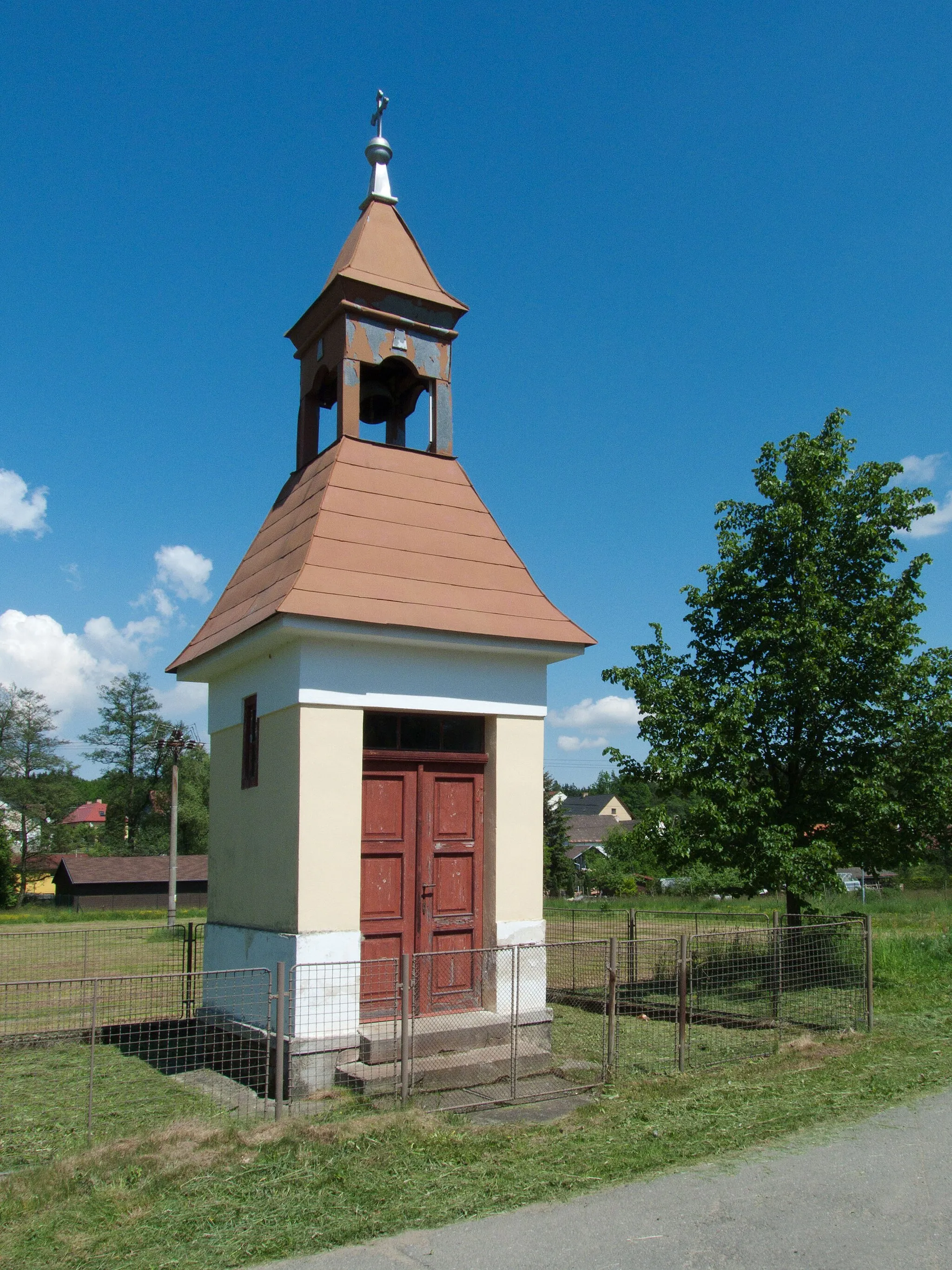 Photo showing: Bell tower in the village of Ústrašice, Tábor District, Czech Republic.